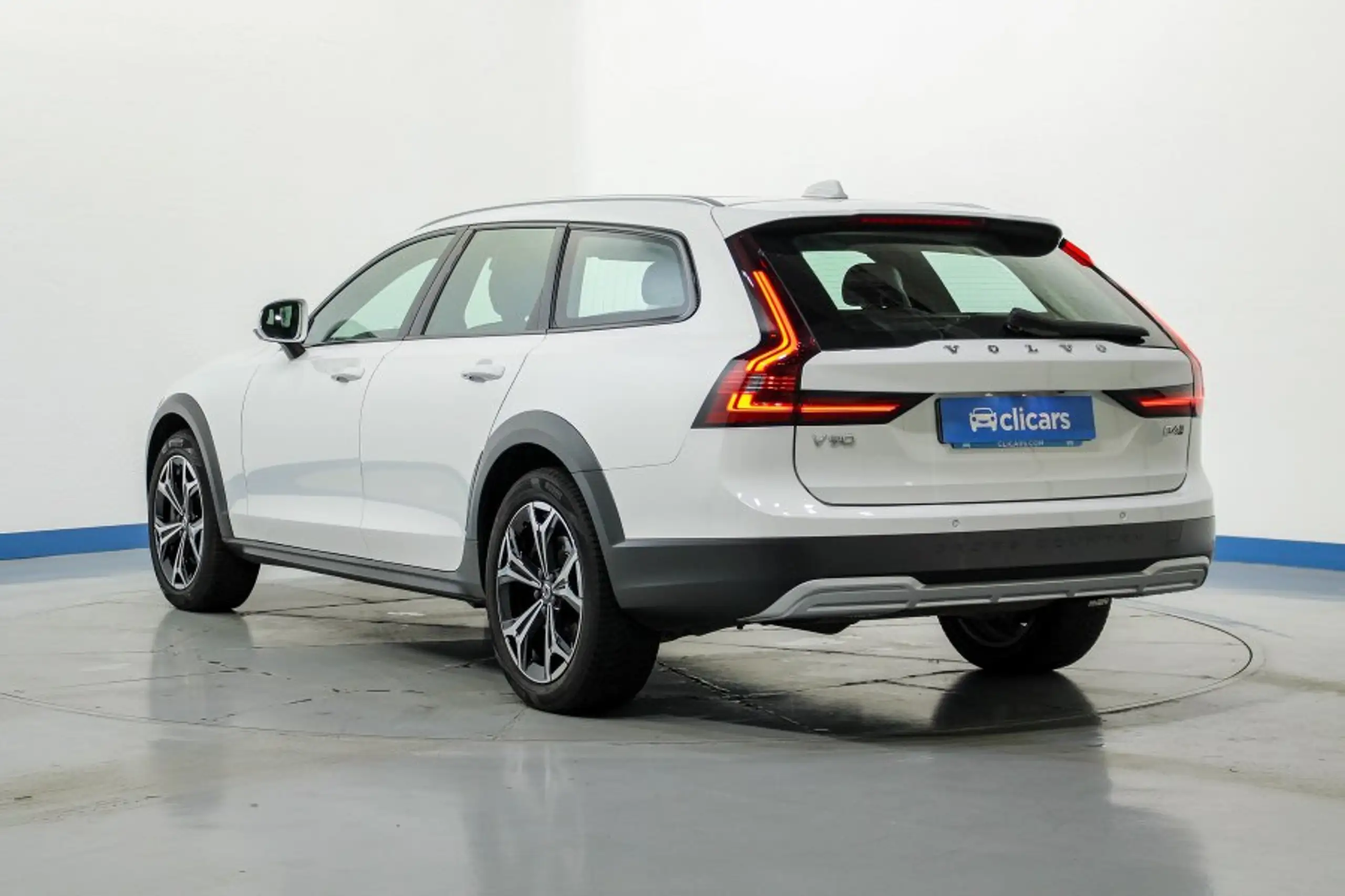 Volvo - V90 Cross Country