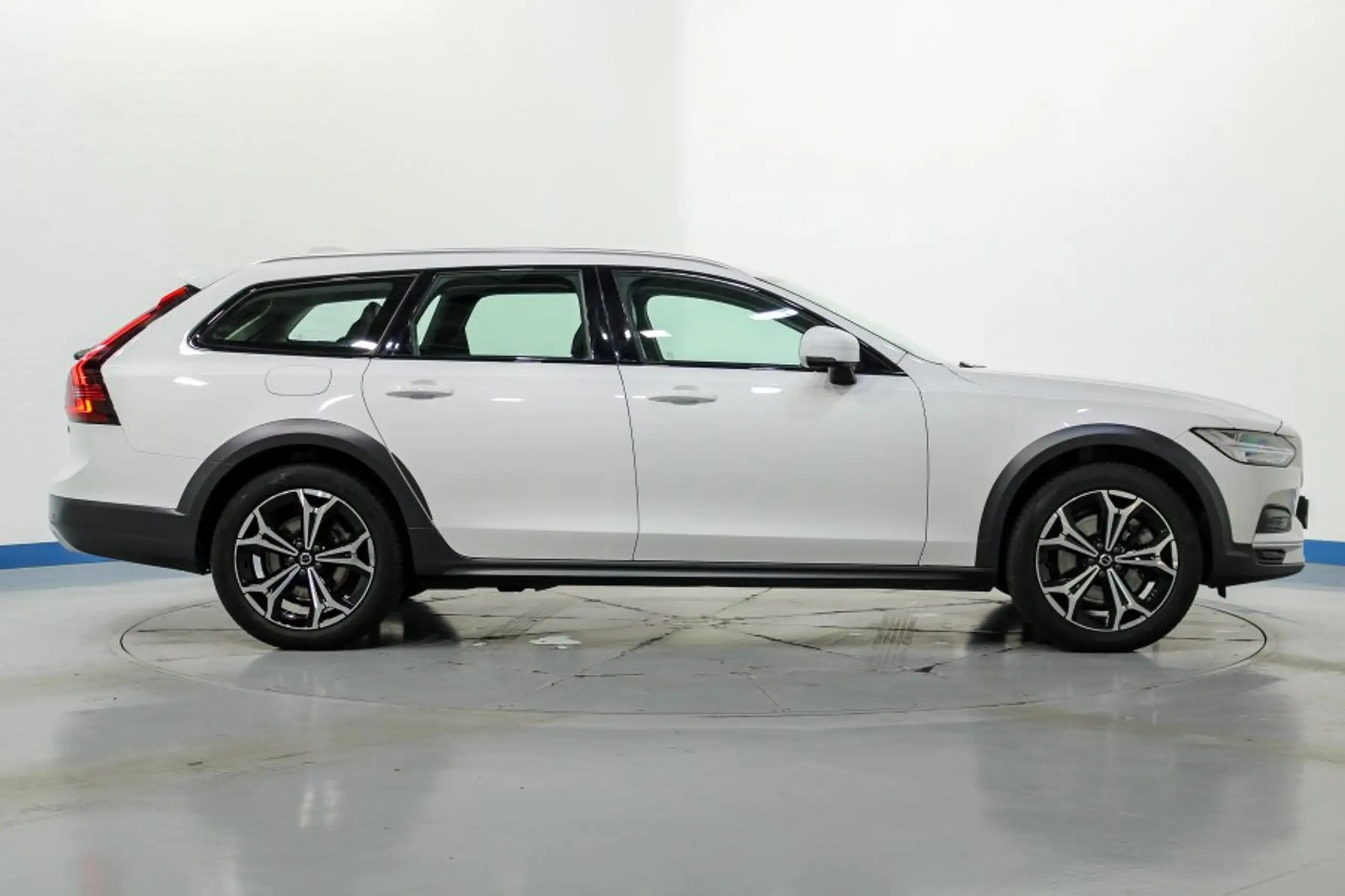 Volvo - V90 Cross Country