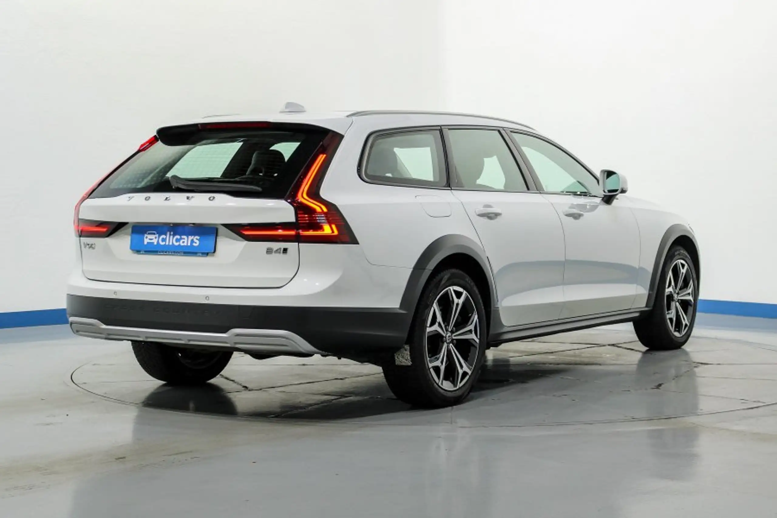 Volvo - V90 Cross Country