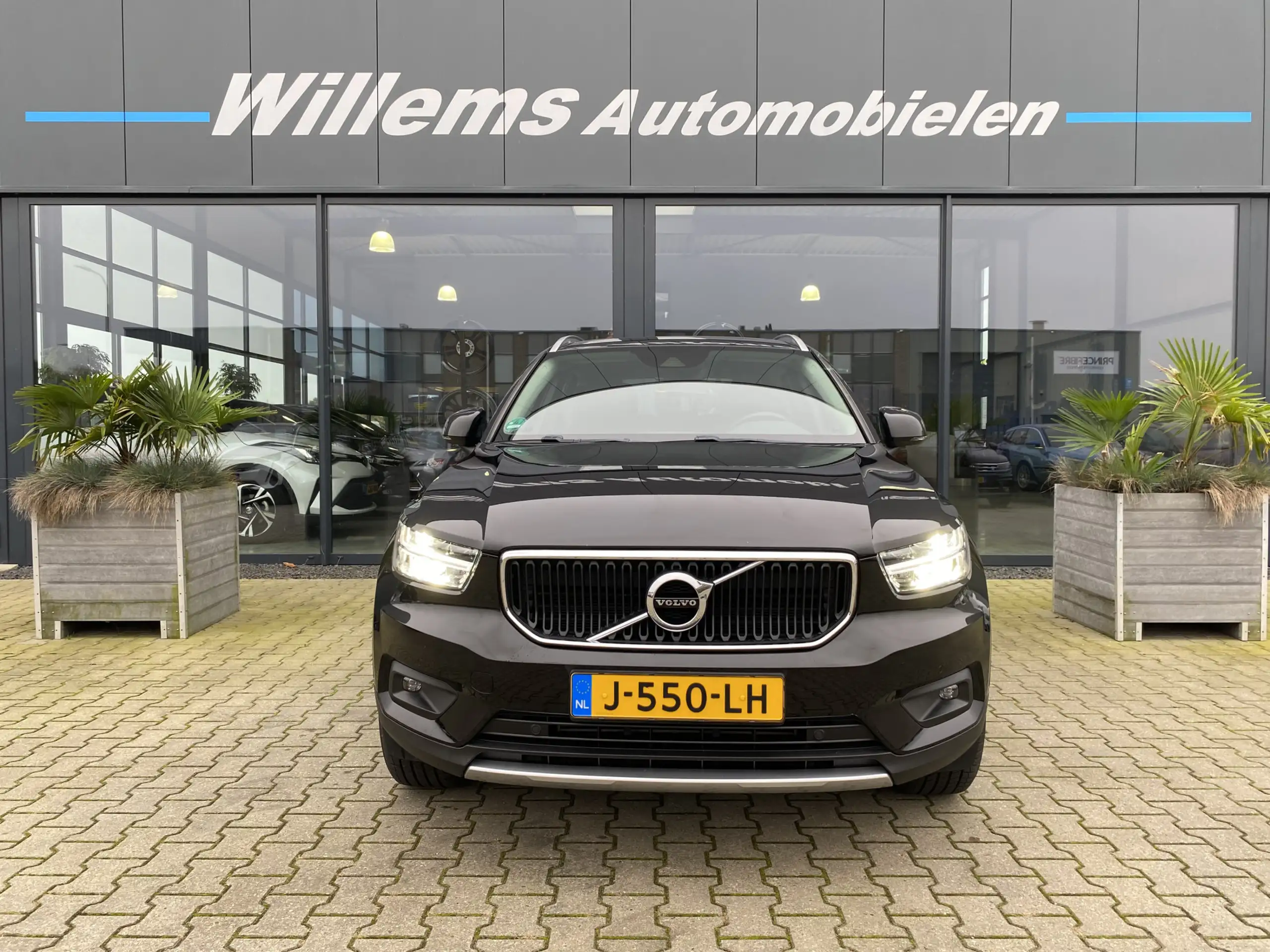 Volvo - XC40