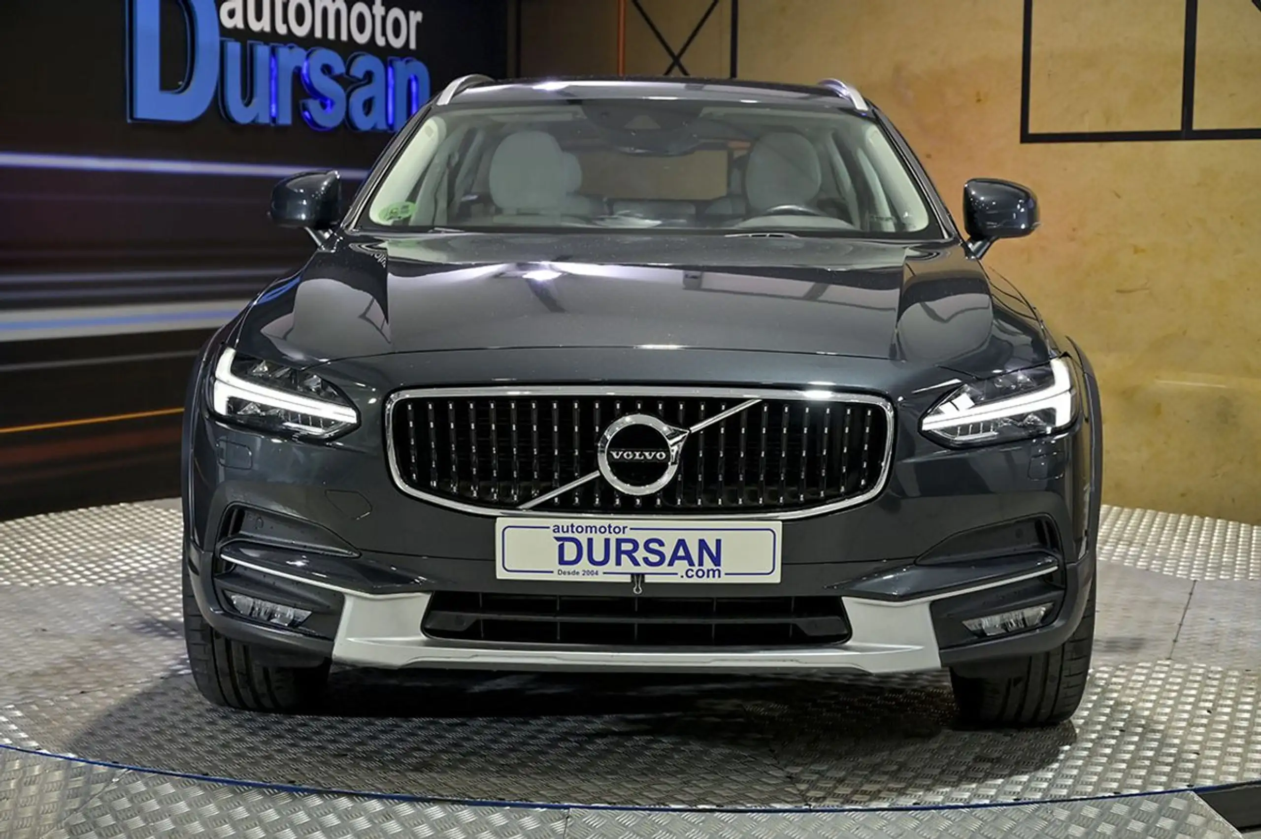 Volvo - V90 Cross Country