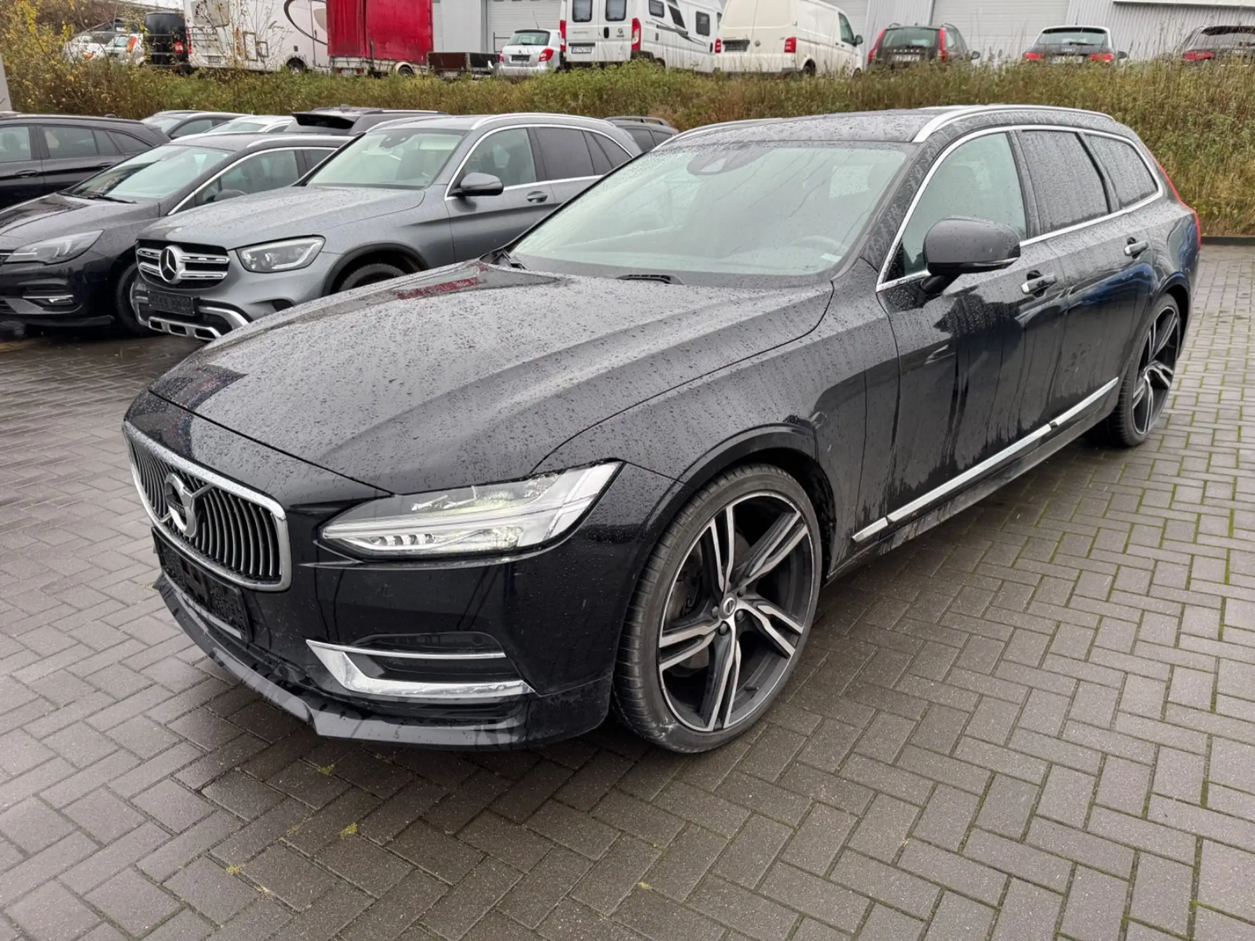 Volvo - V90