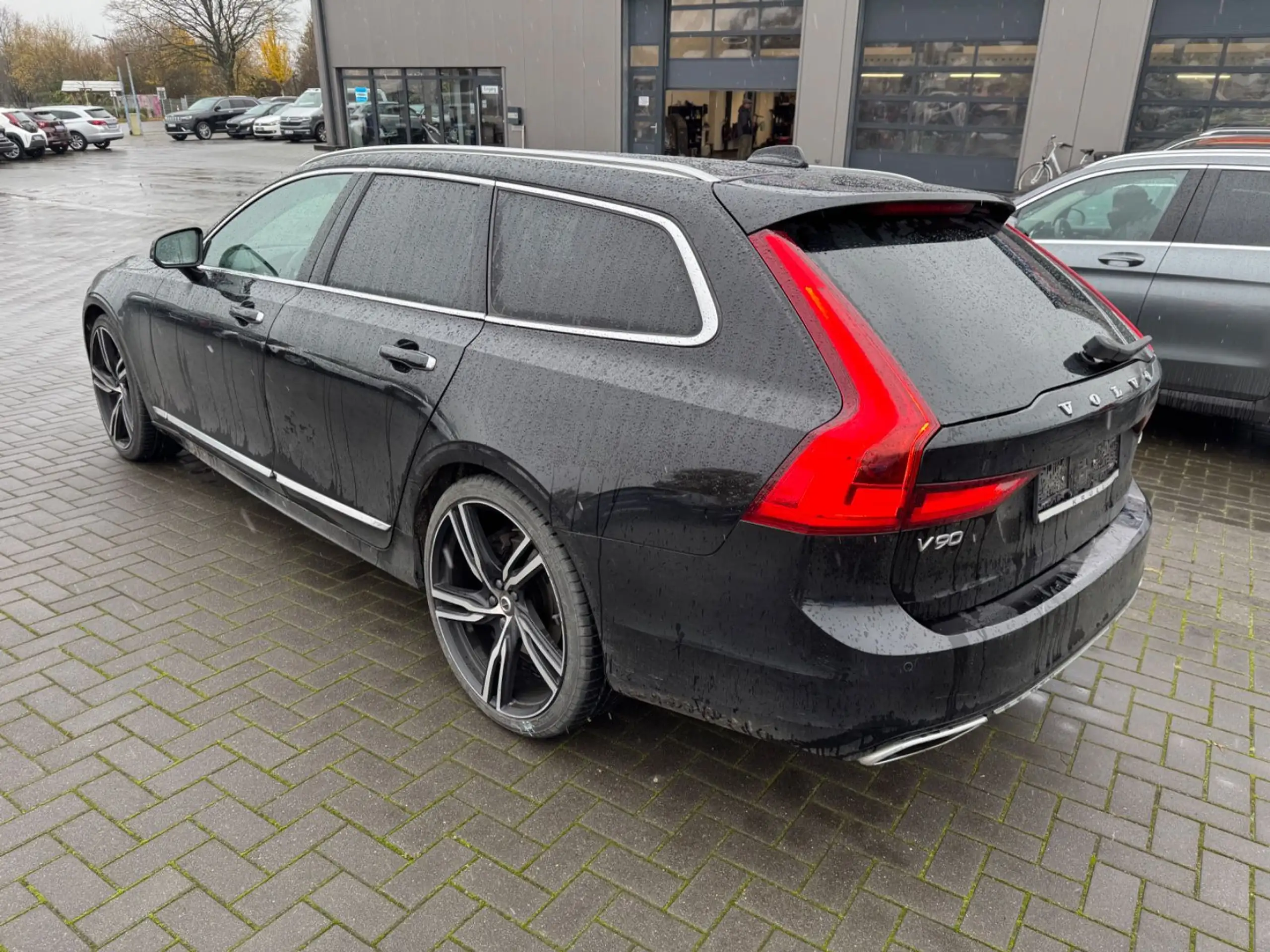 Volvo - V90