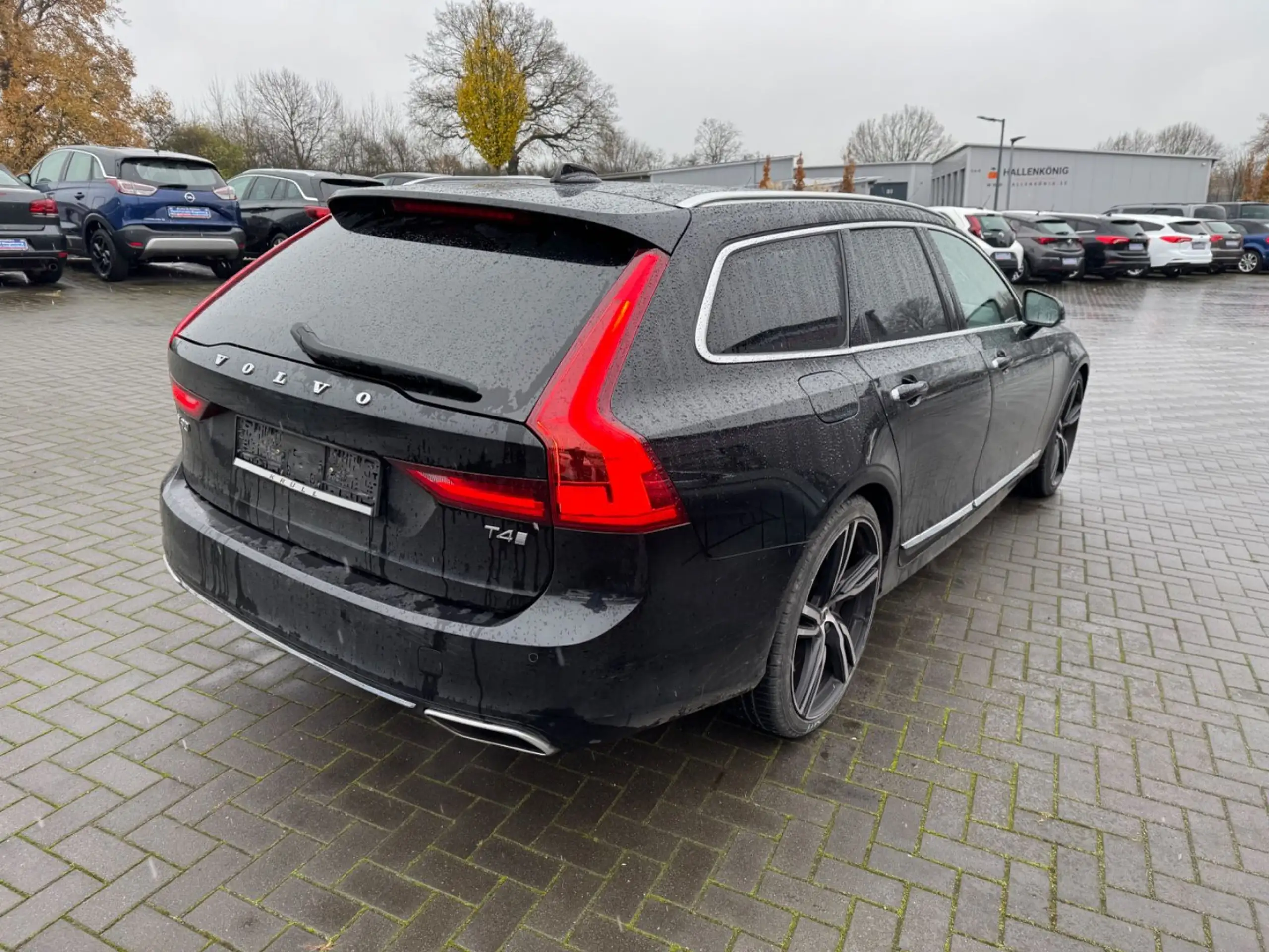 Volvo - V90