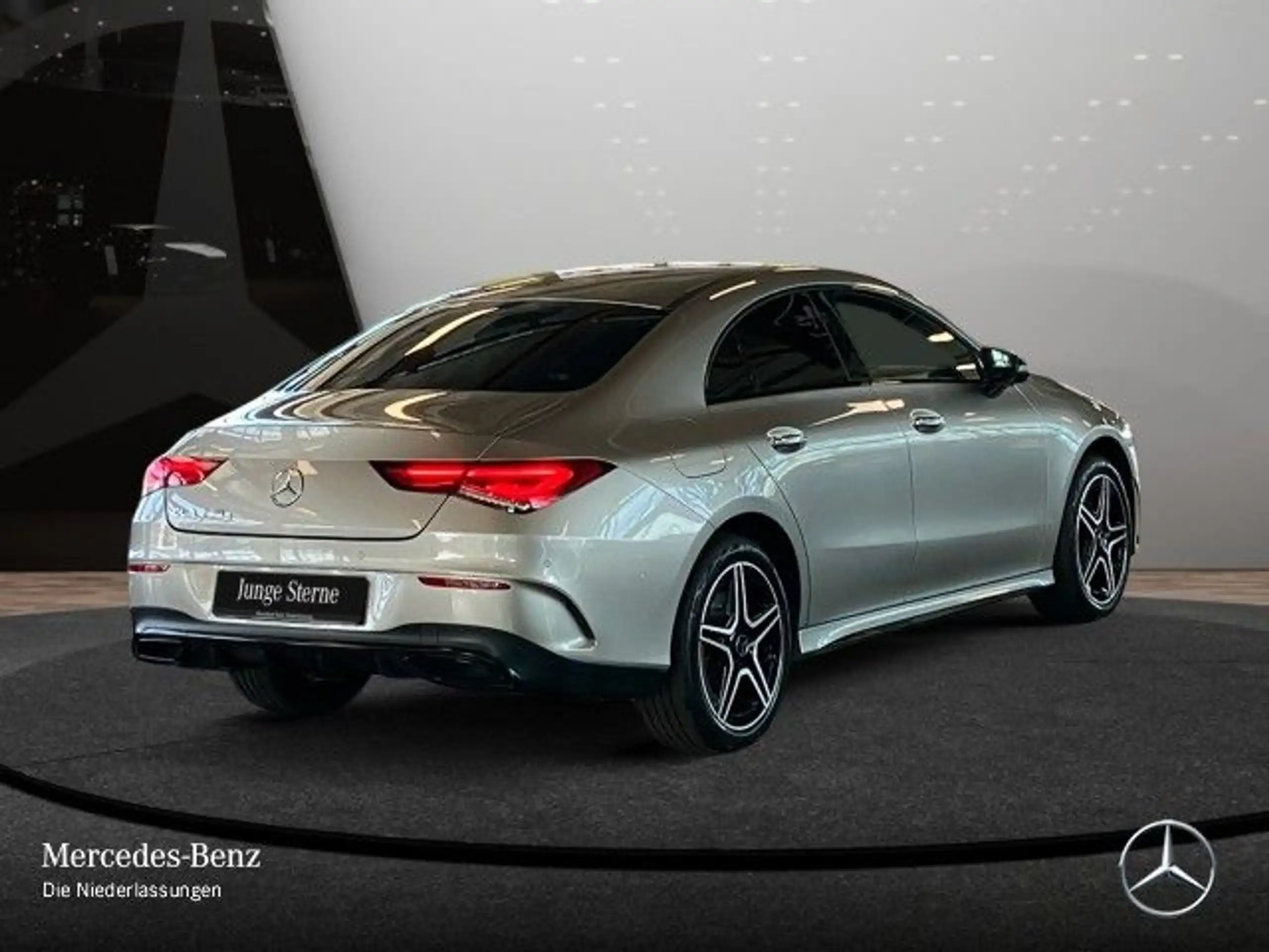 Mercedes-Benz - CLA 250