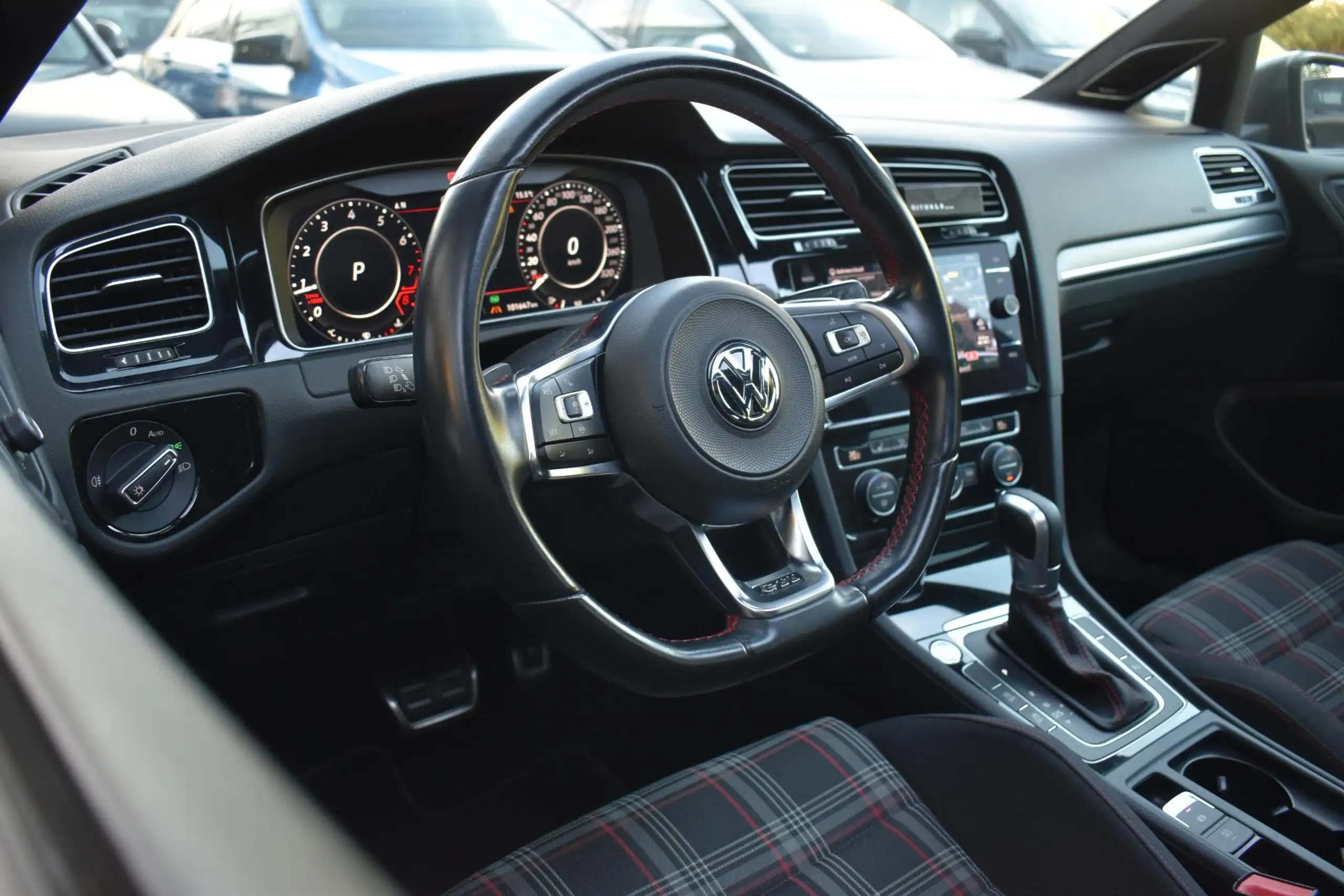 Volkswagen - Golf GTI