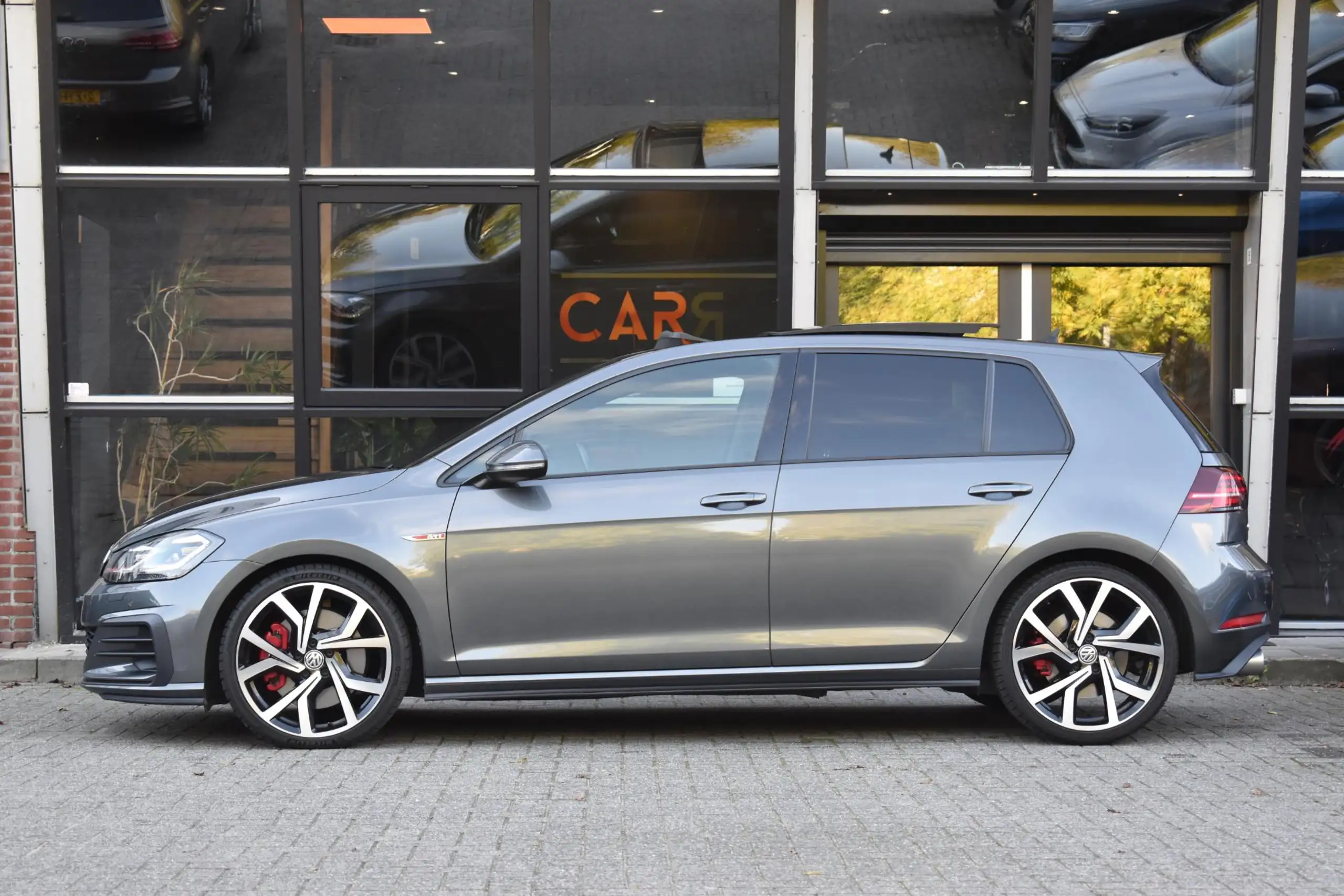 Volkswagen - Golf GTI