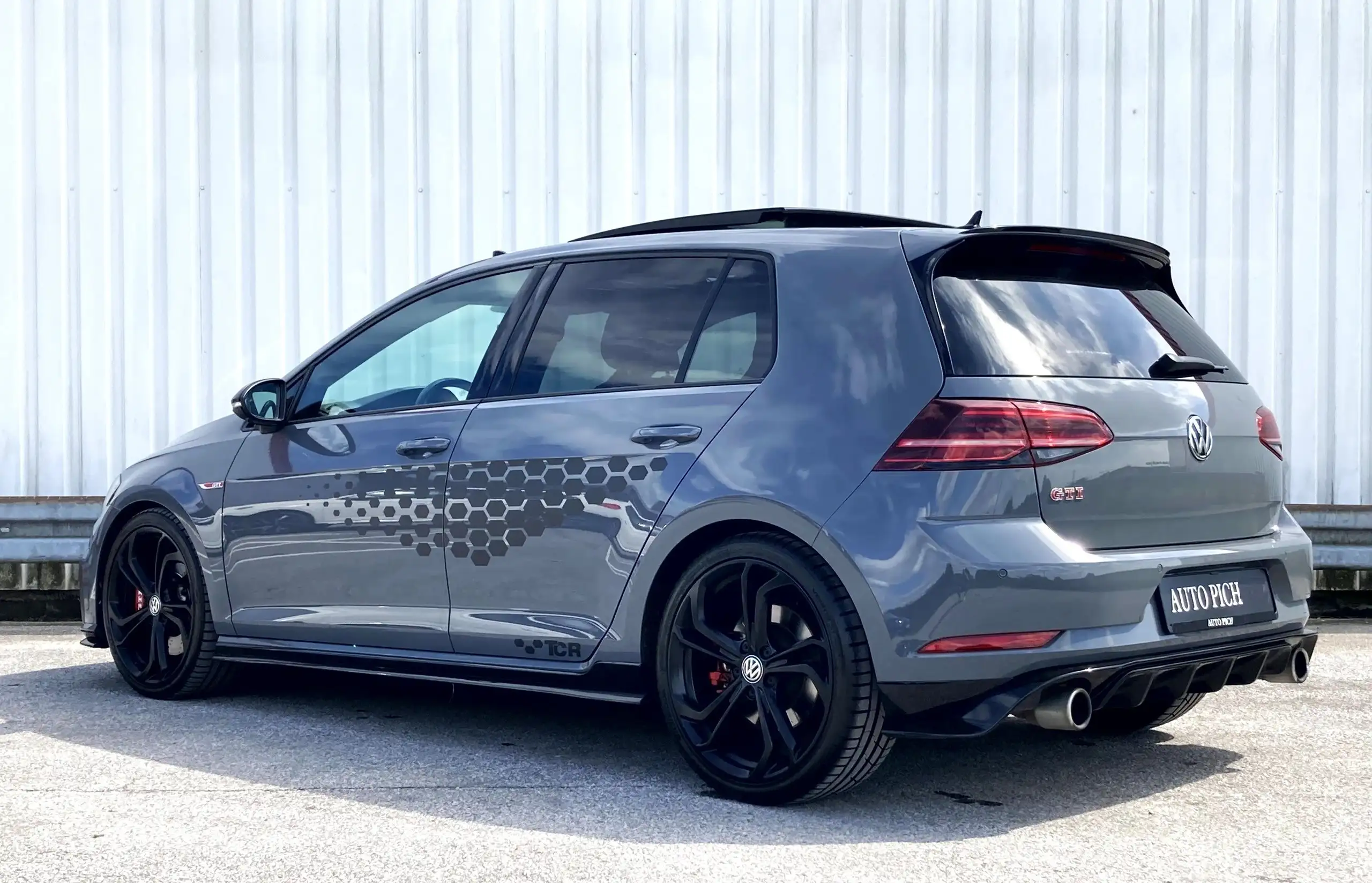 Volkswagen - Golf GTI