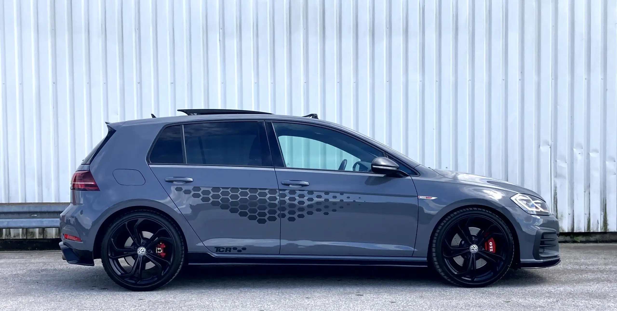 Volkswagen - Golf GTI