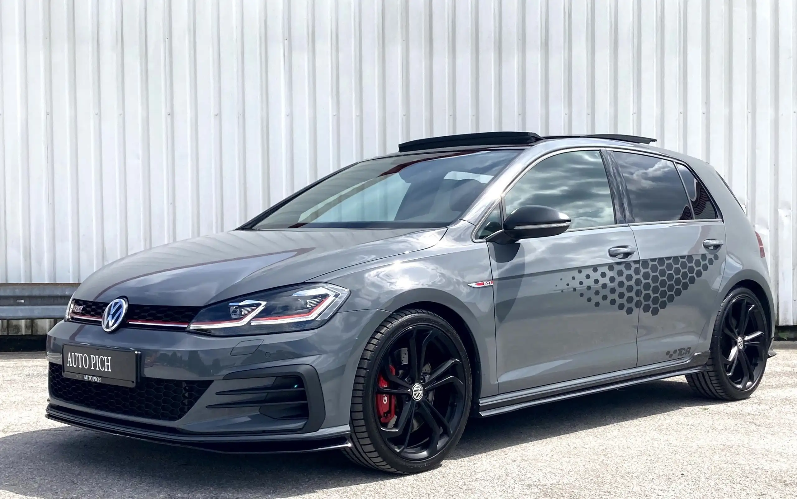 Volkswagen - Golf GTI