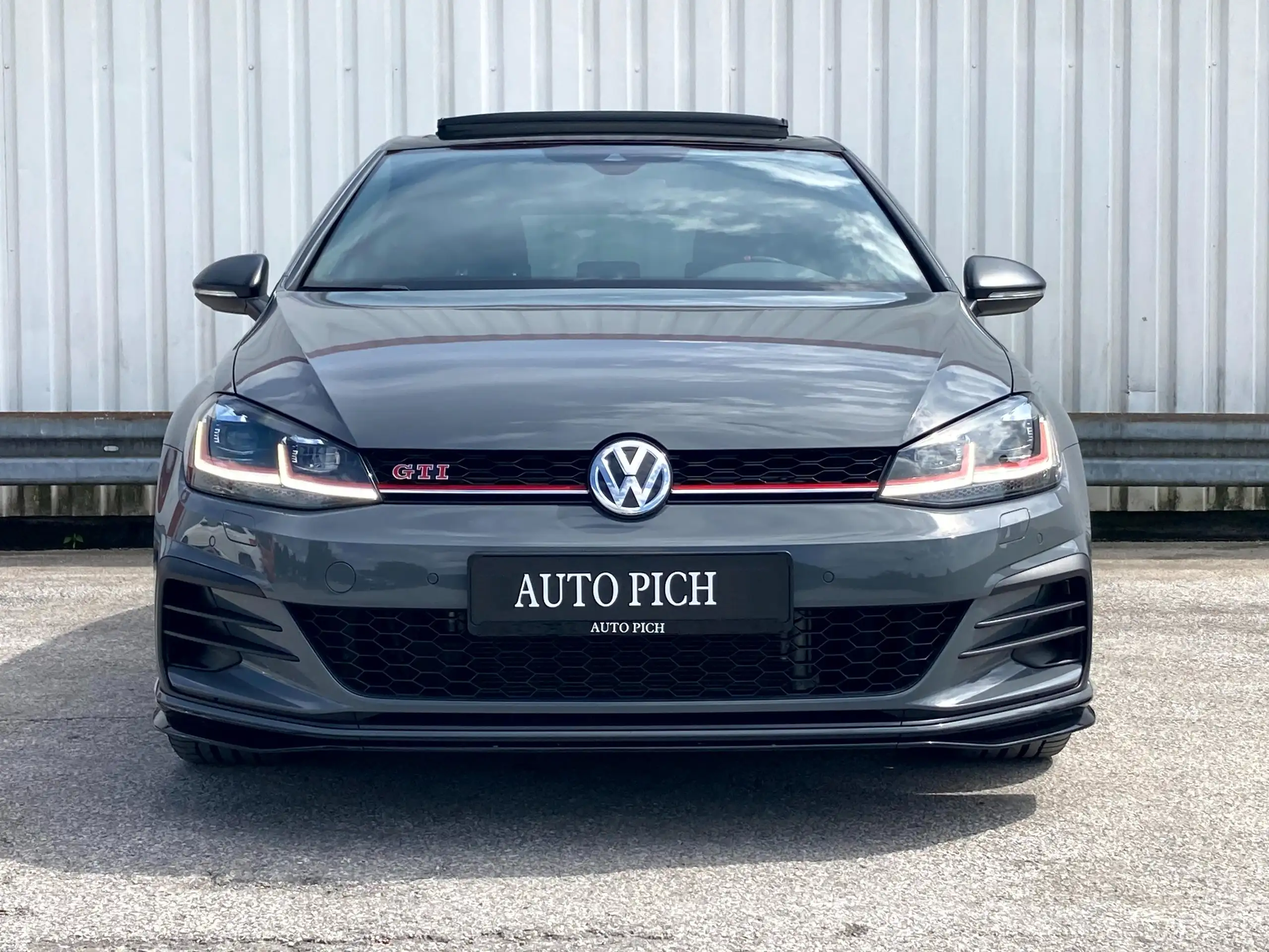 Volkswagen - Golf GTI