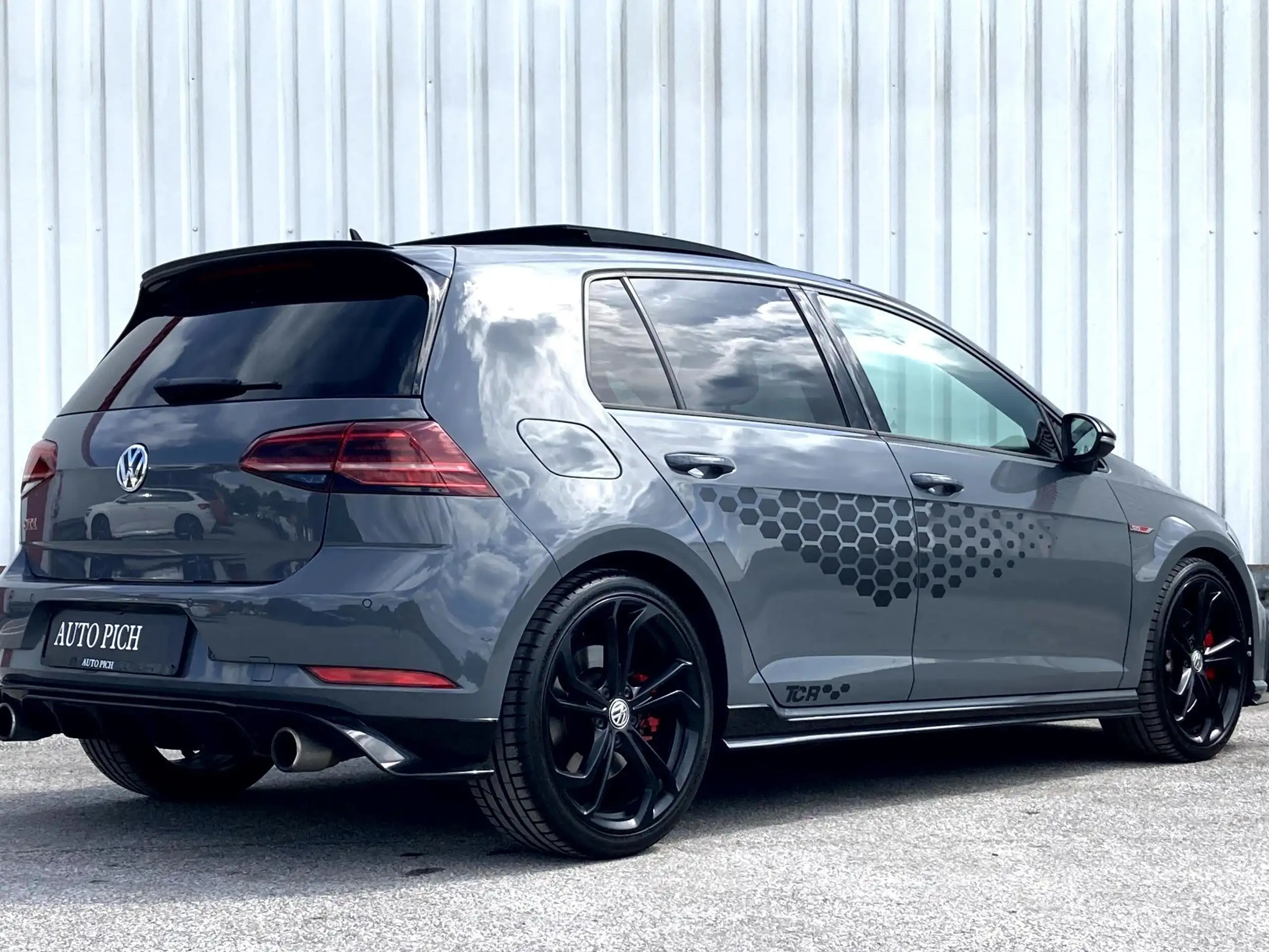 Volkswagen - Golf GTI