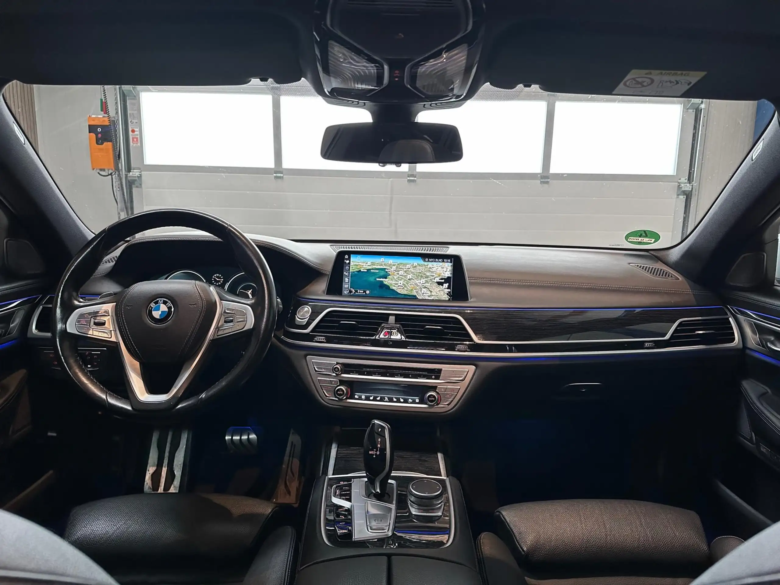 BMW - 740