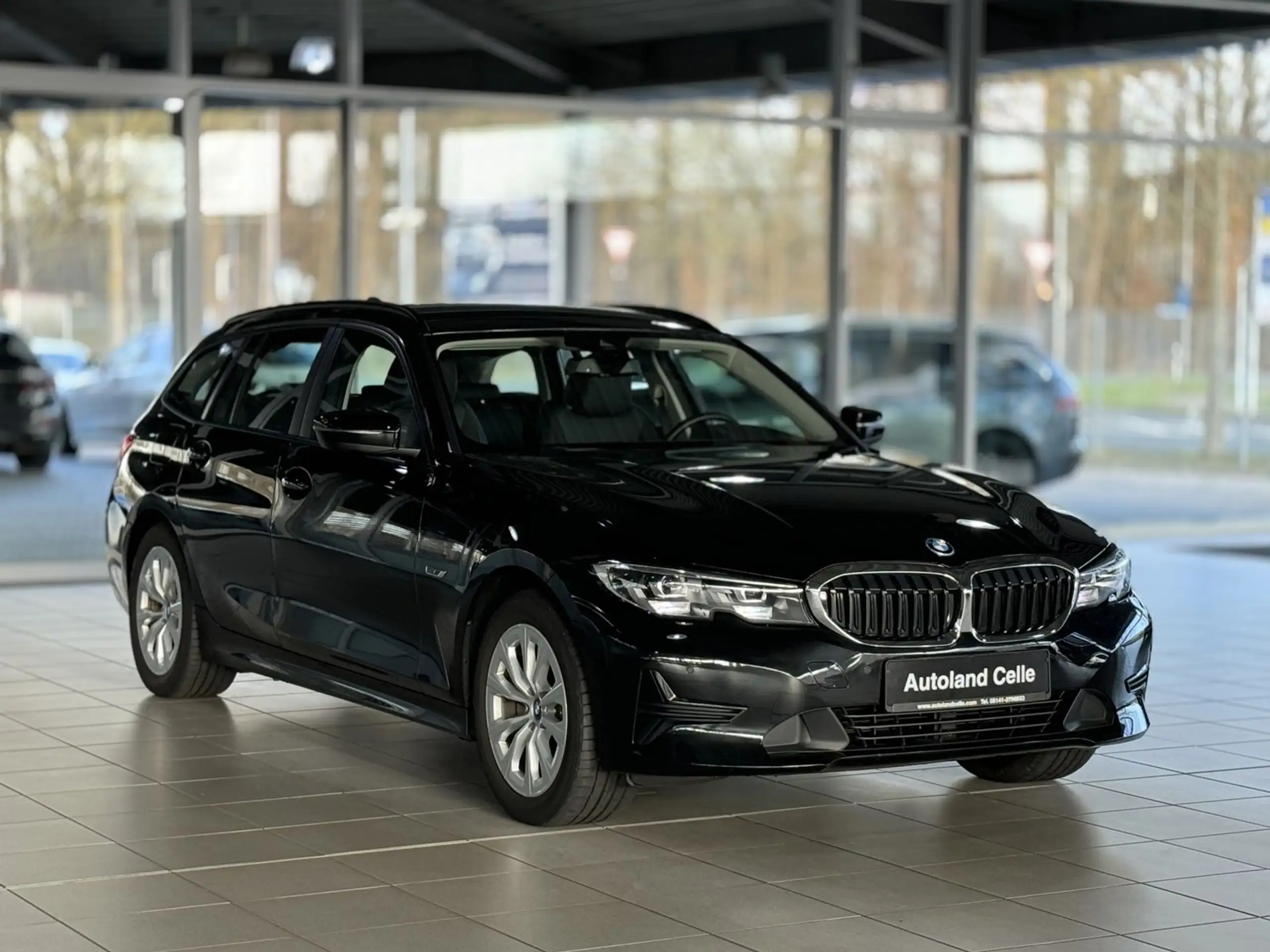 BMW - 320