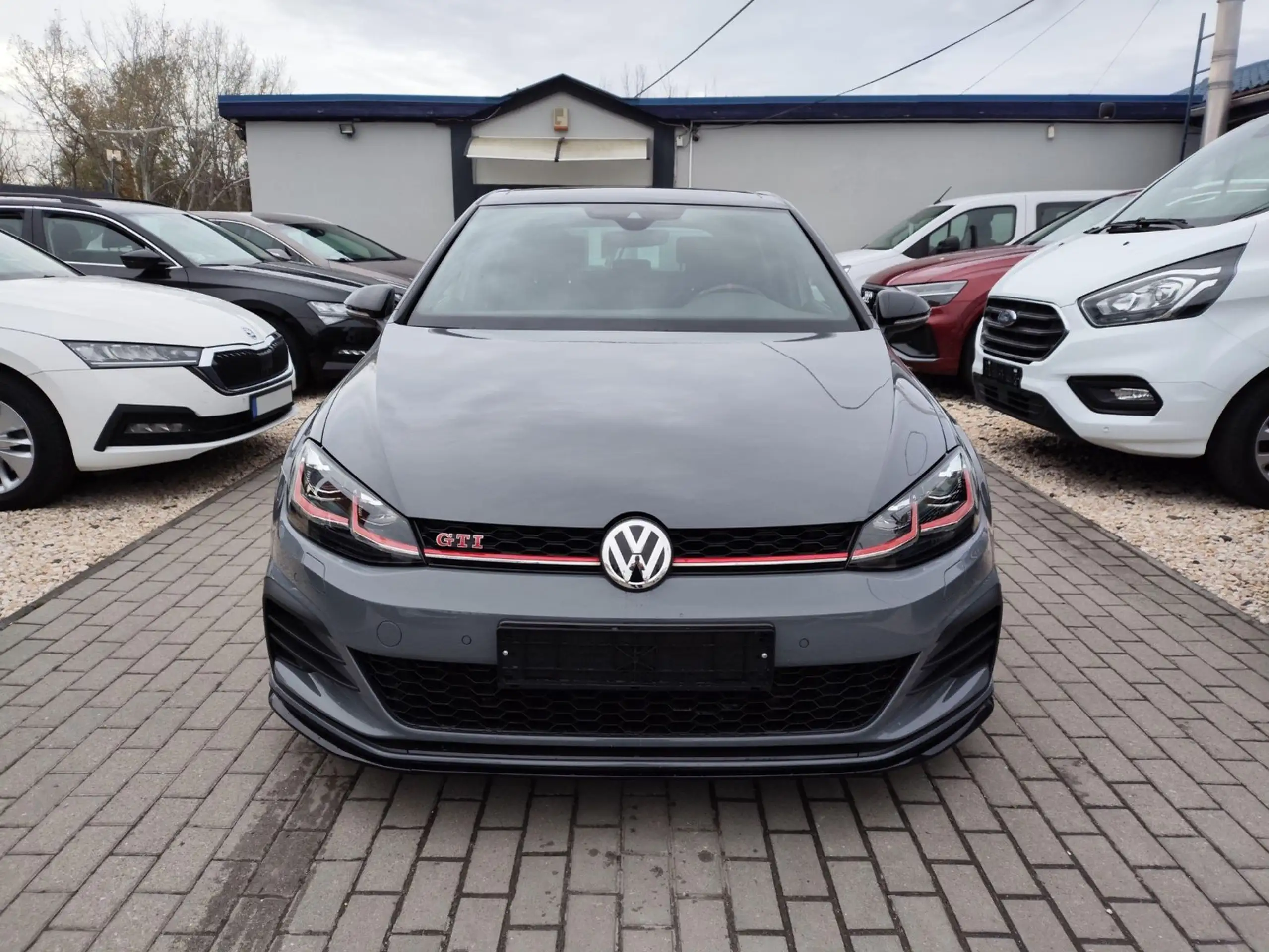 Volkswagen - Golf