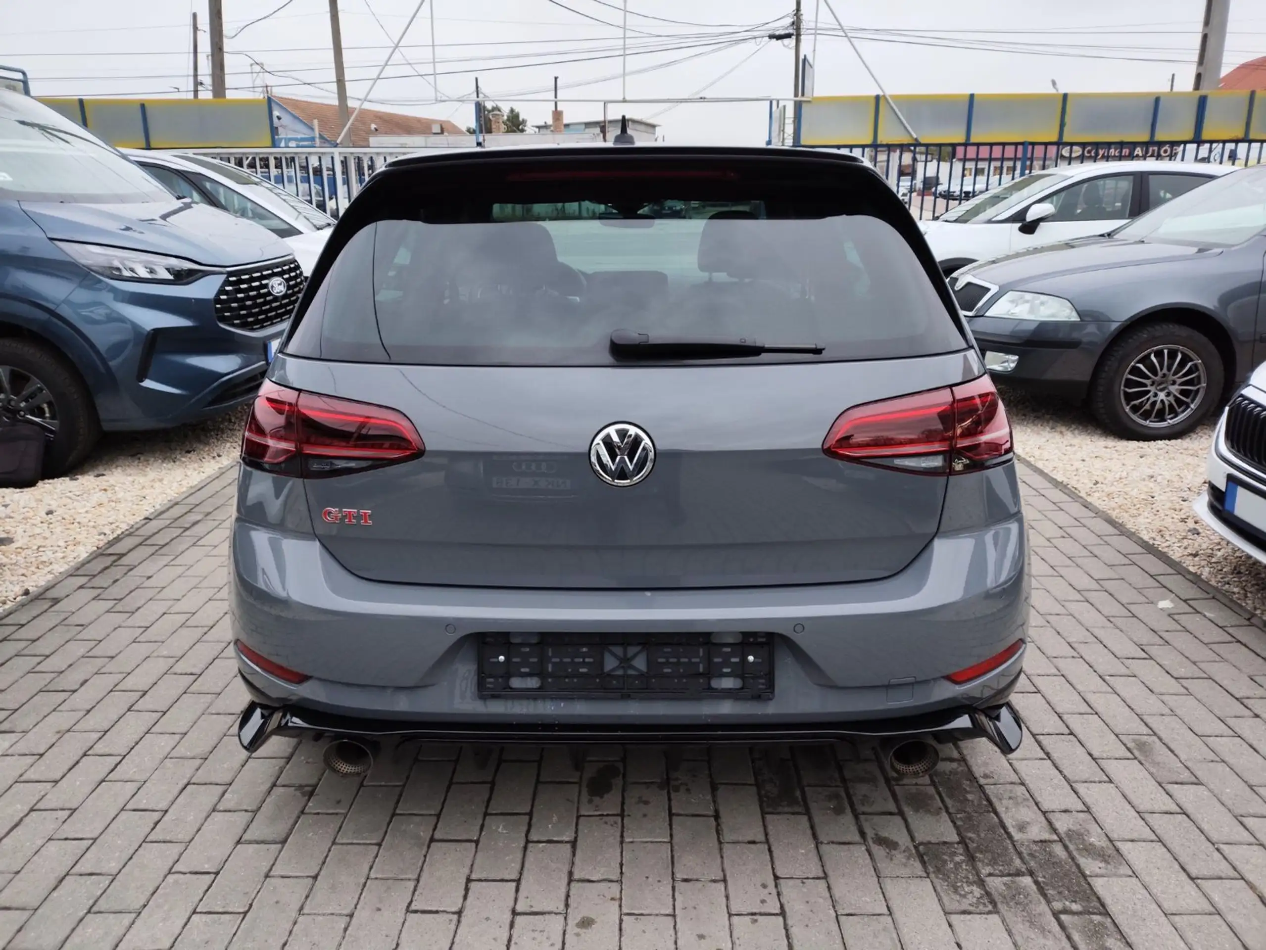 Volkswagen - Golf