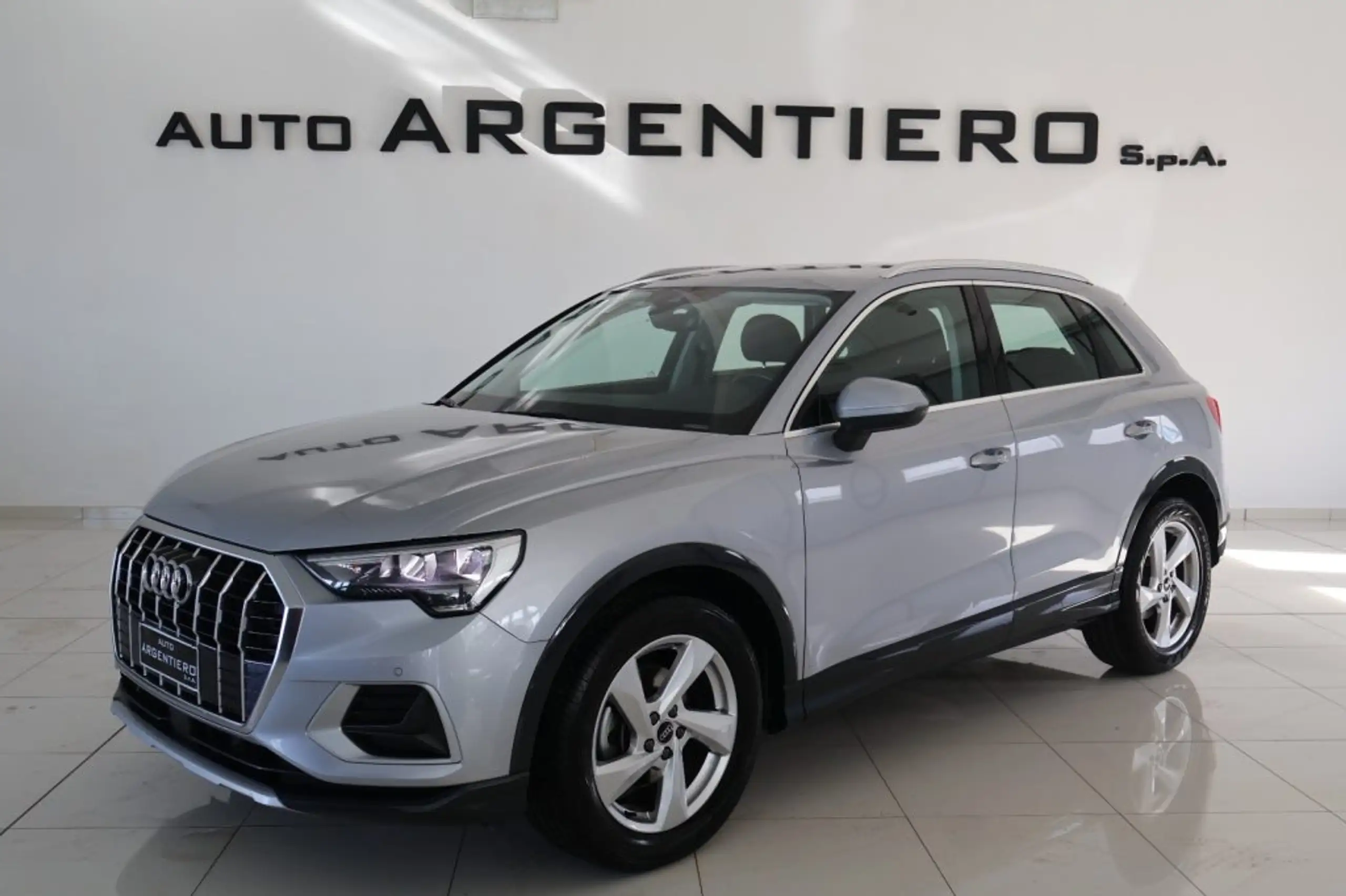 Audi - Q3