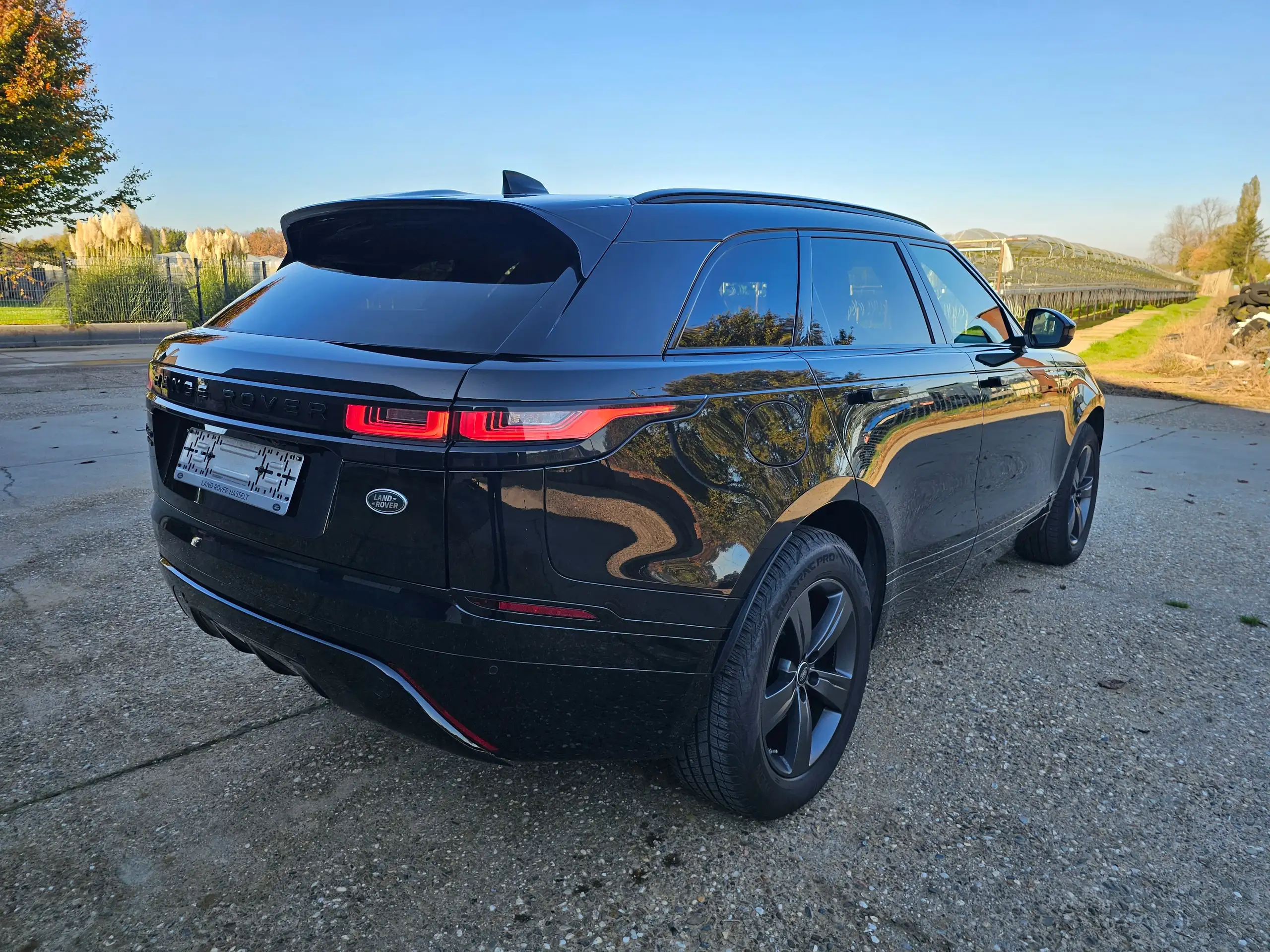 Land Rover - Range Rover Velar