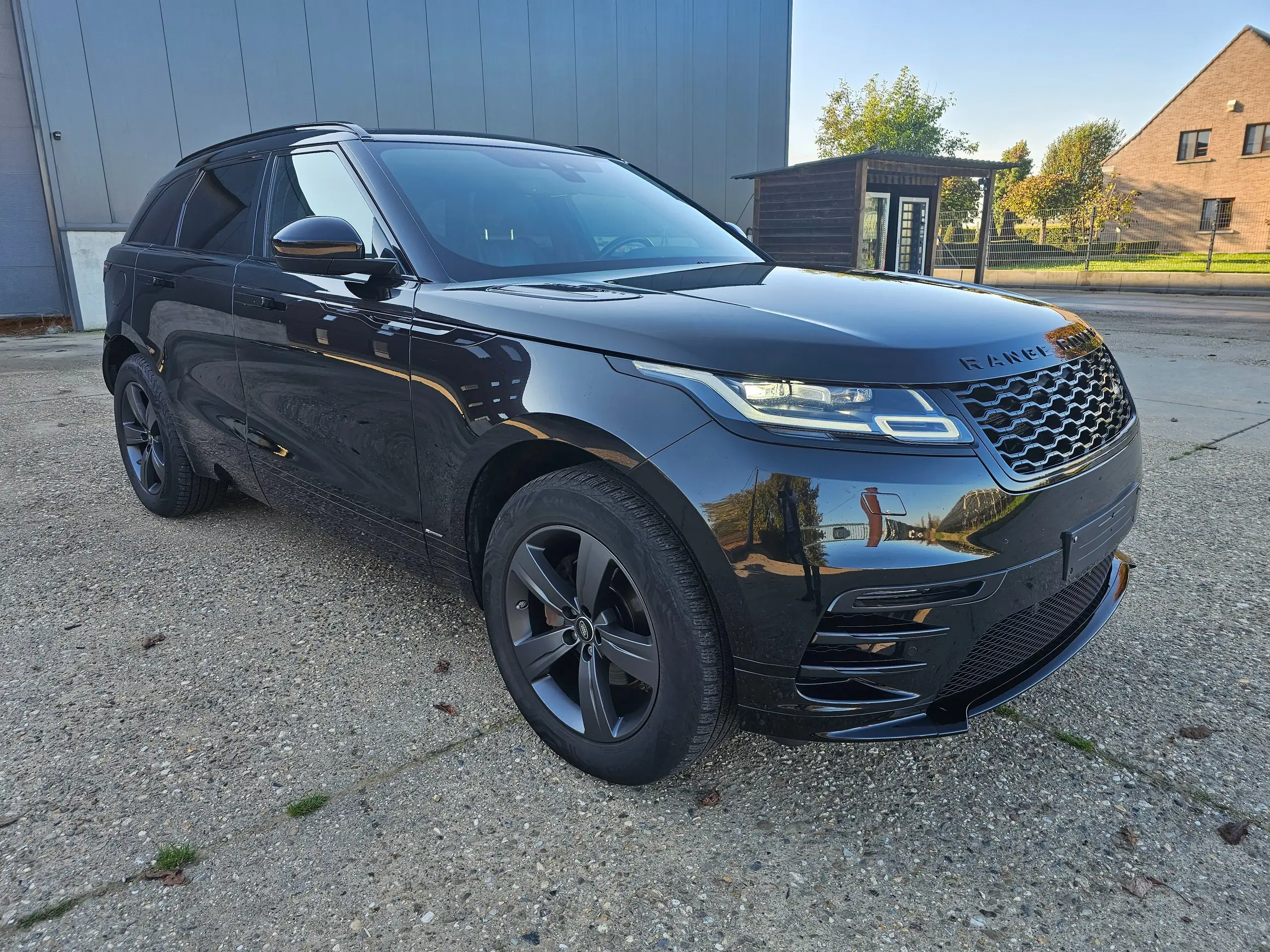 Land Rover - Range Rover Velar