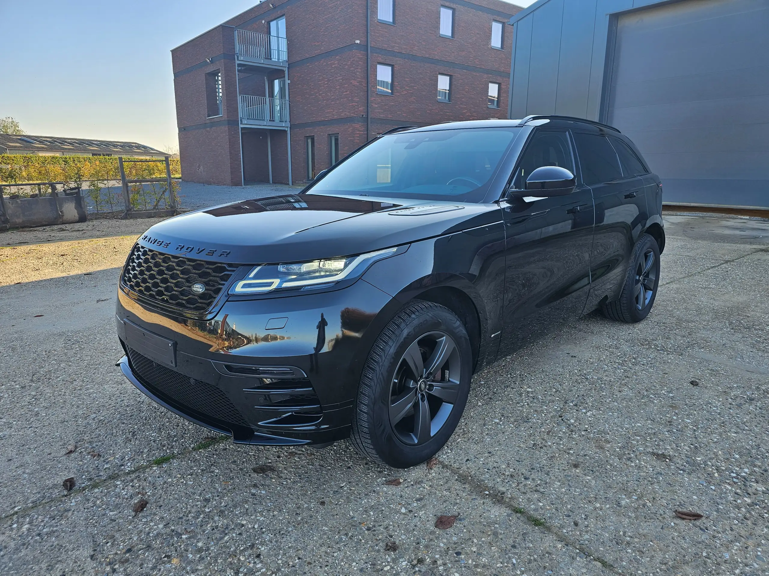 Land Rover - Range Rover Velar