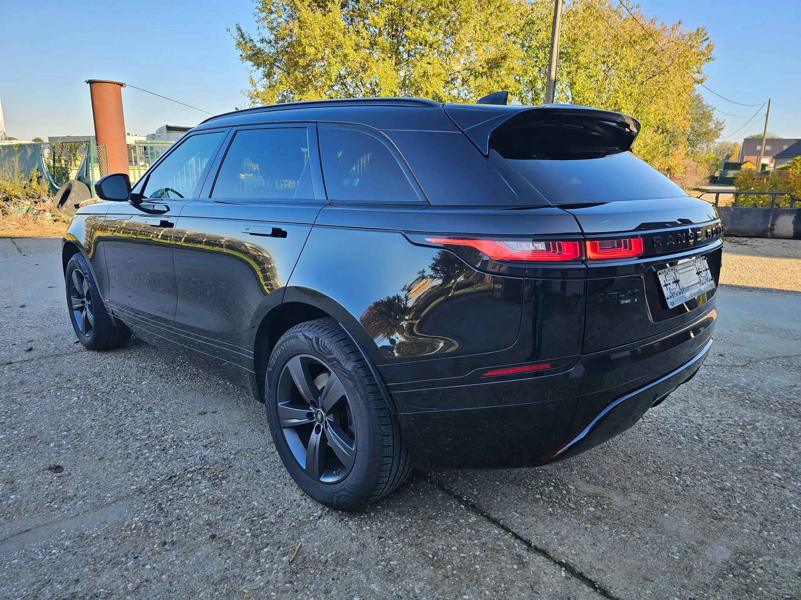 Land Rover - Range Rover Velar