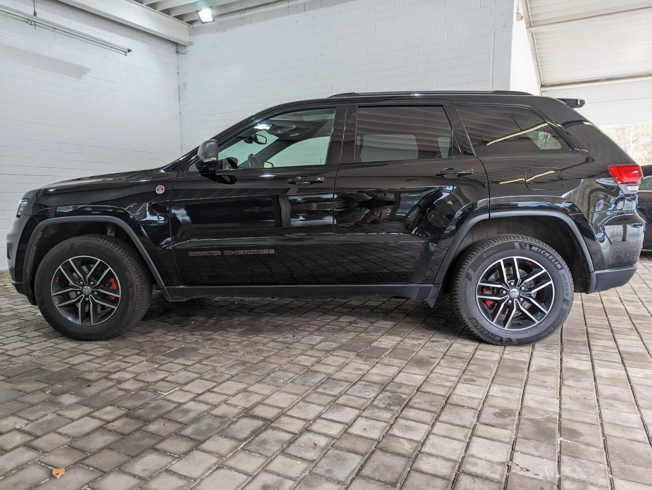 Jeep - Grand Cherokee