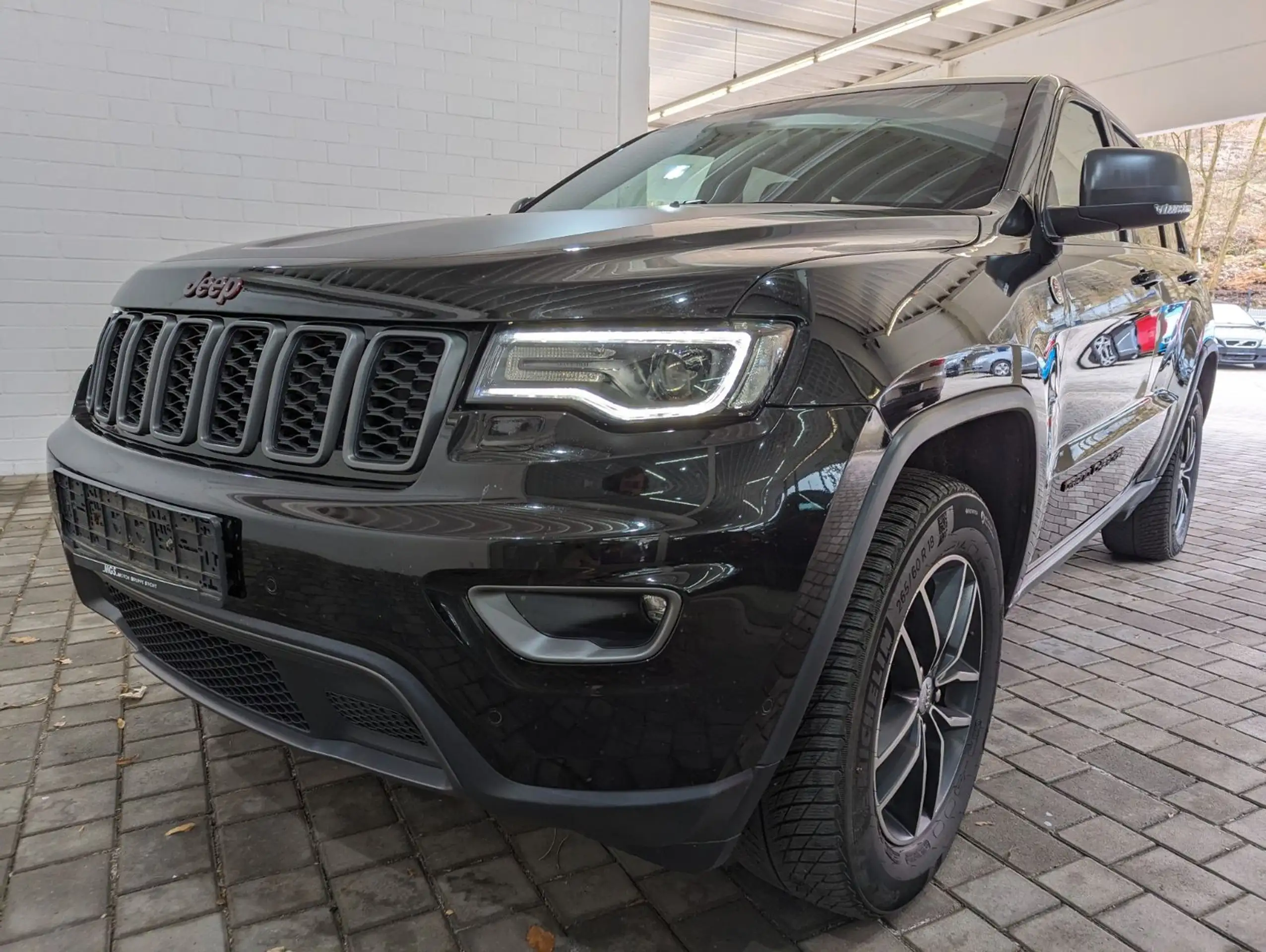 Jeep - Grand Cherokee