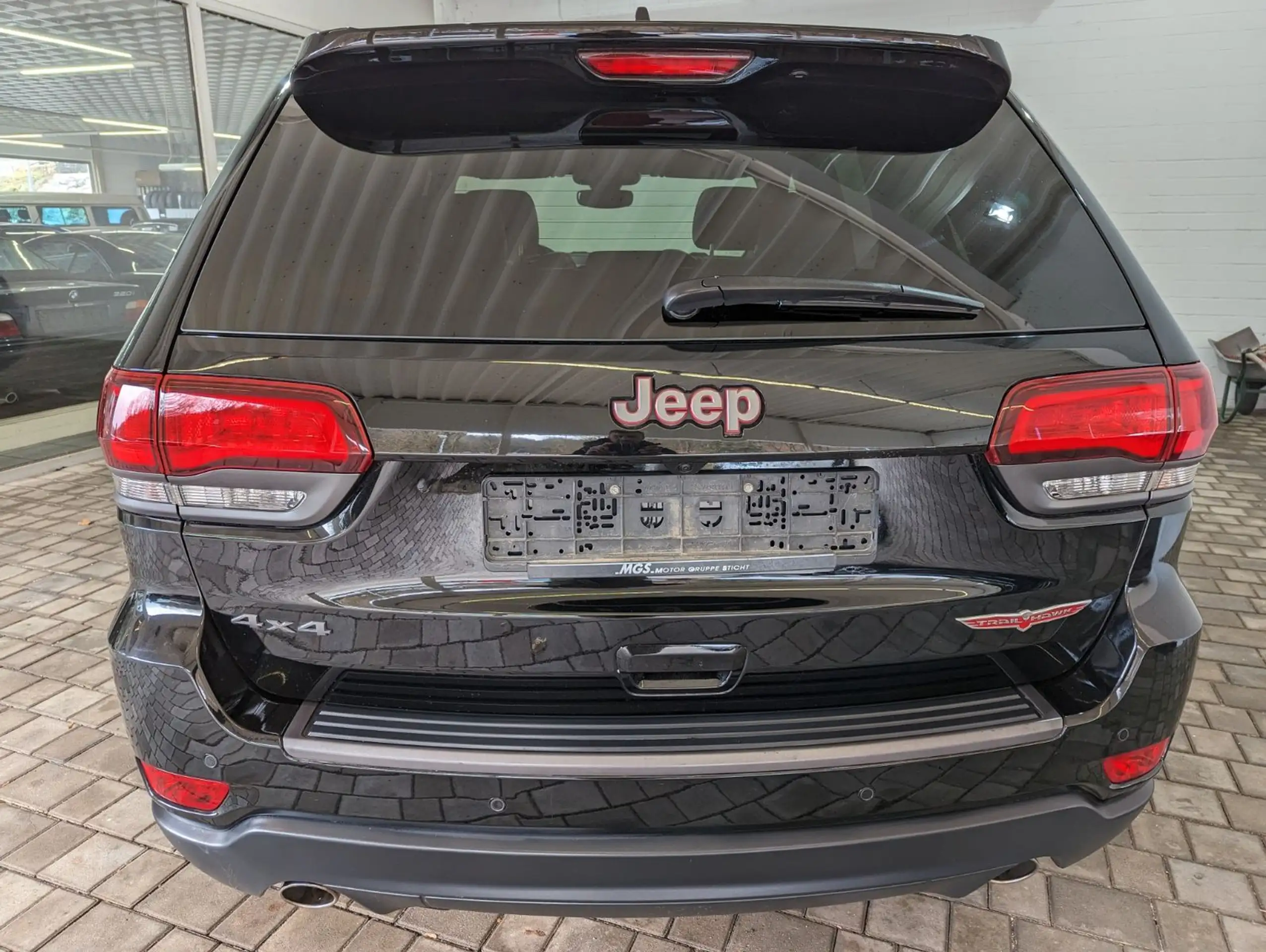 Jeep - Grand Cherokee