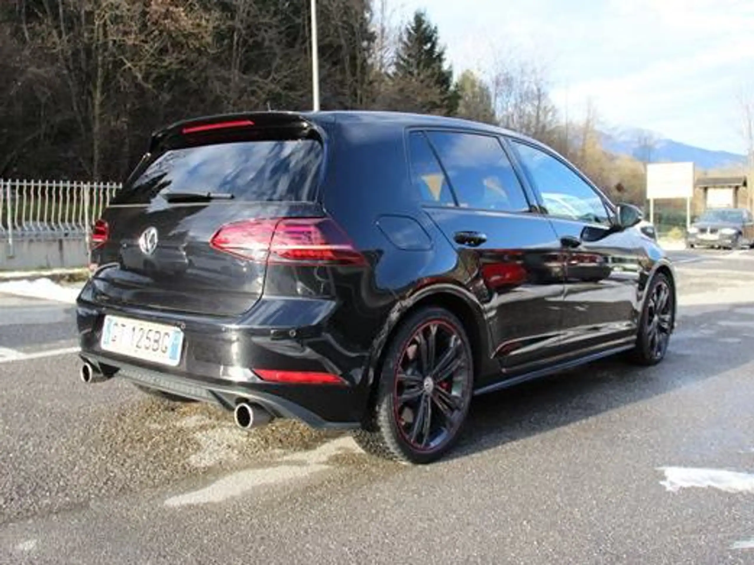 Volkswagen - Golf GTI