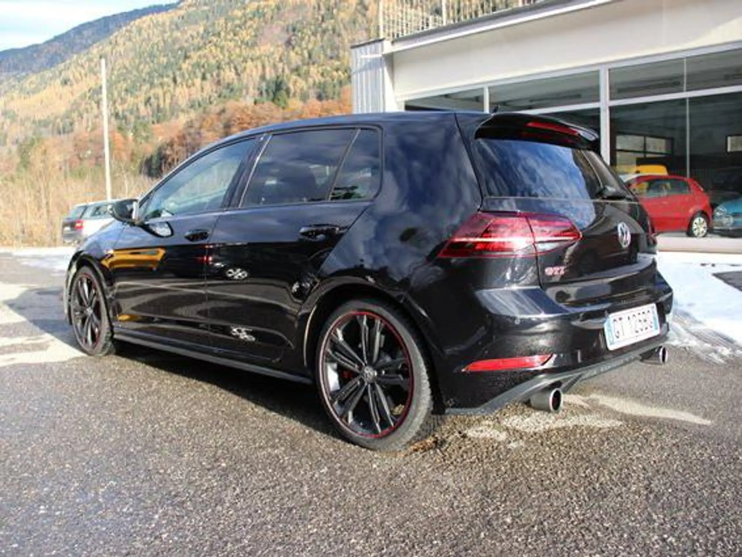 Volkswagen - Golf GTI