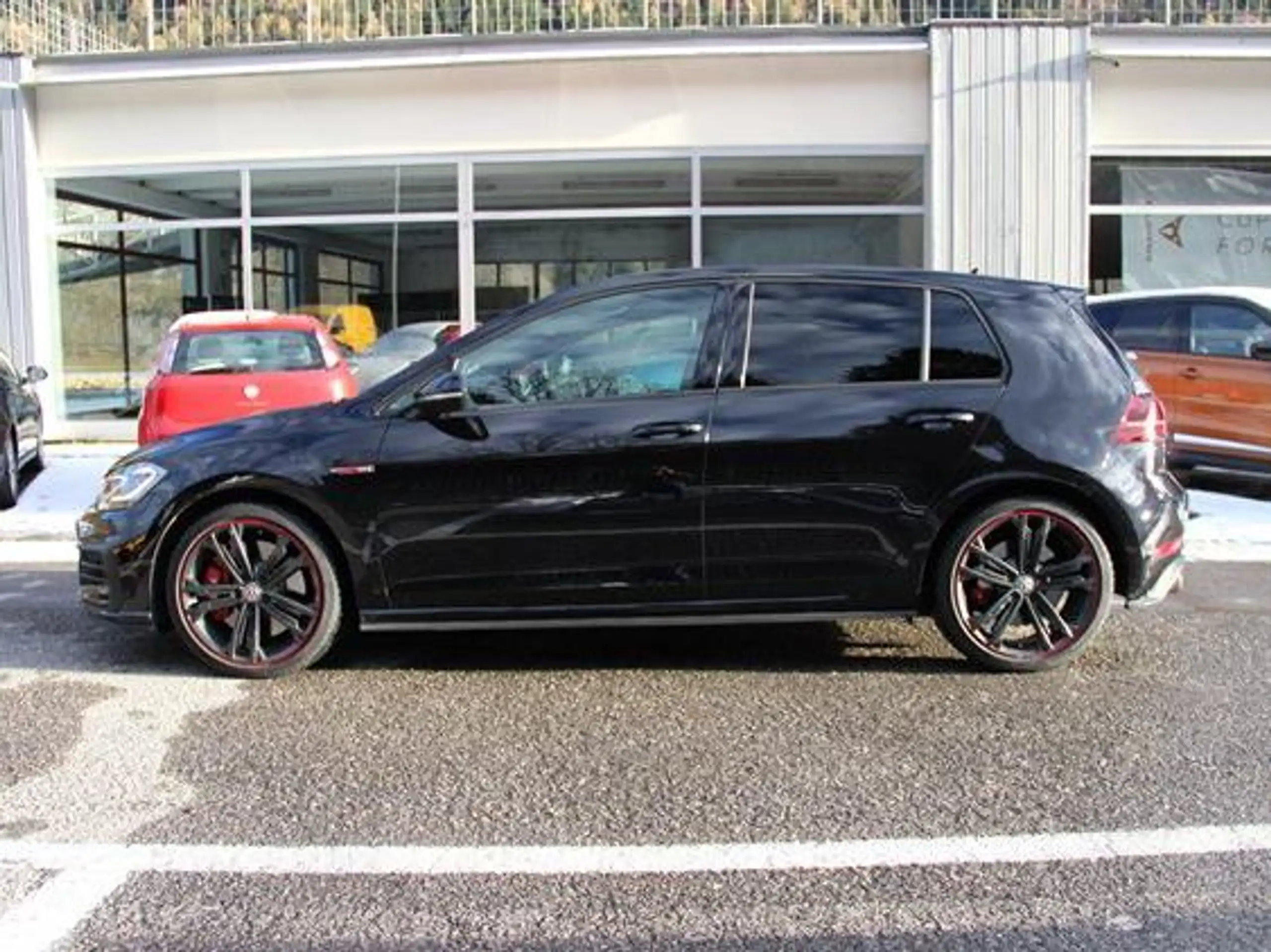 Volkswagen - Golf GTI