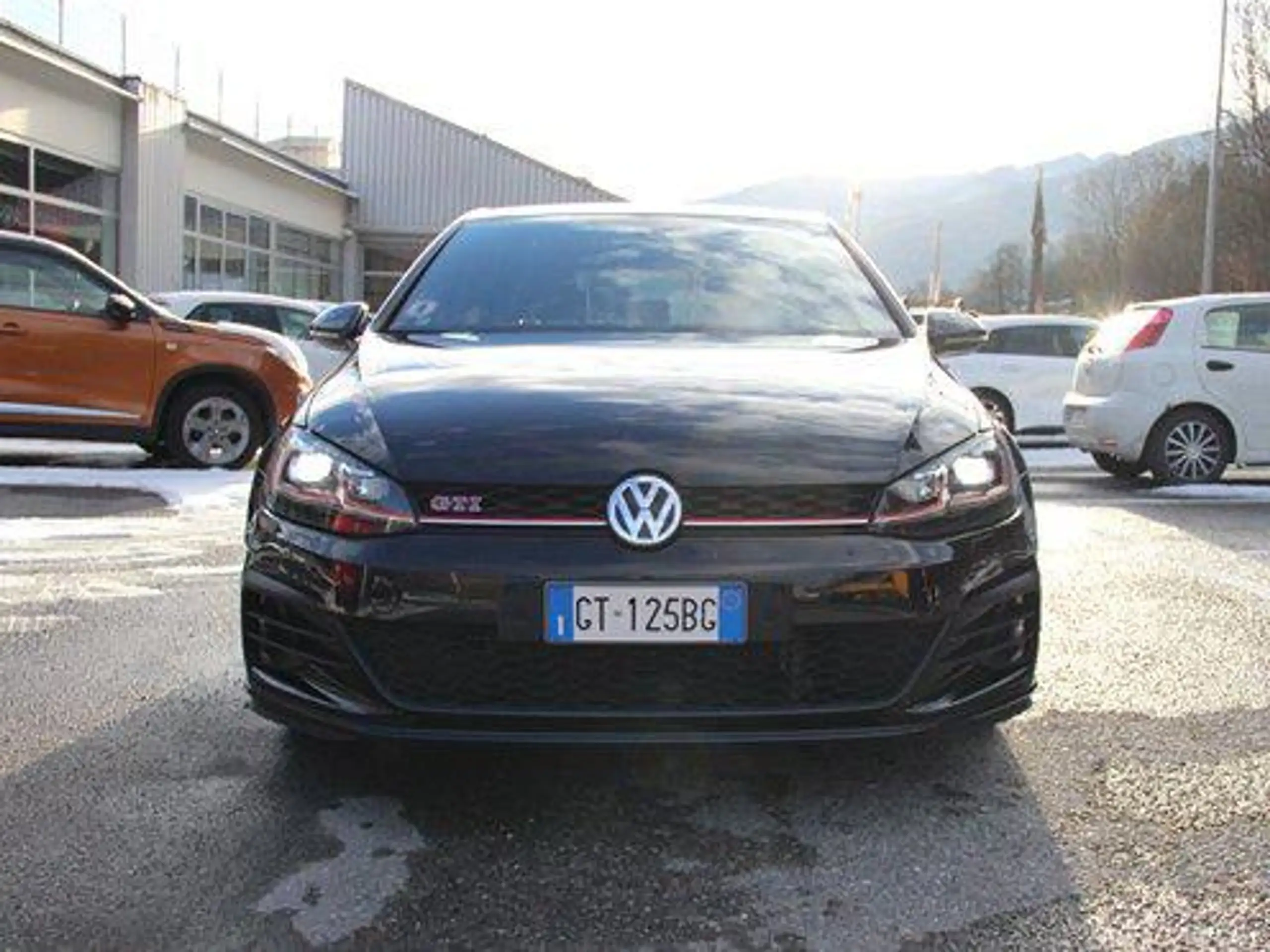 Volkswagen - Golf GTI