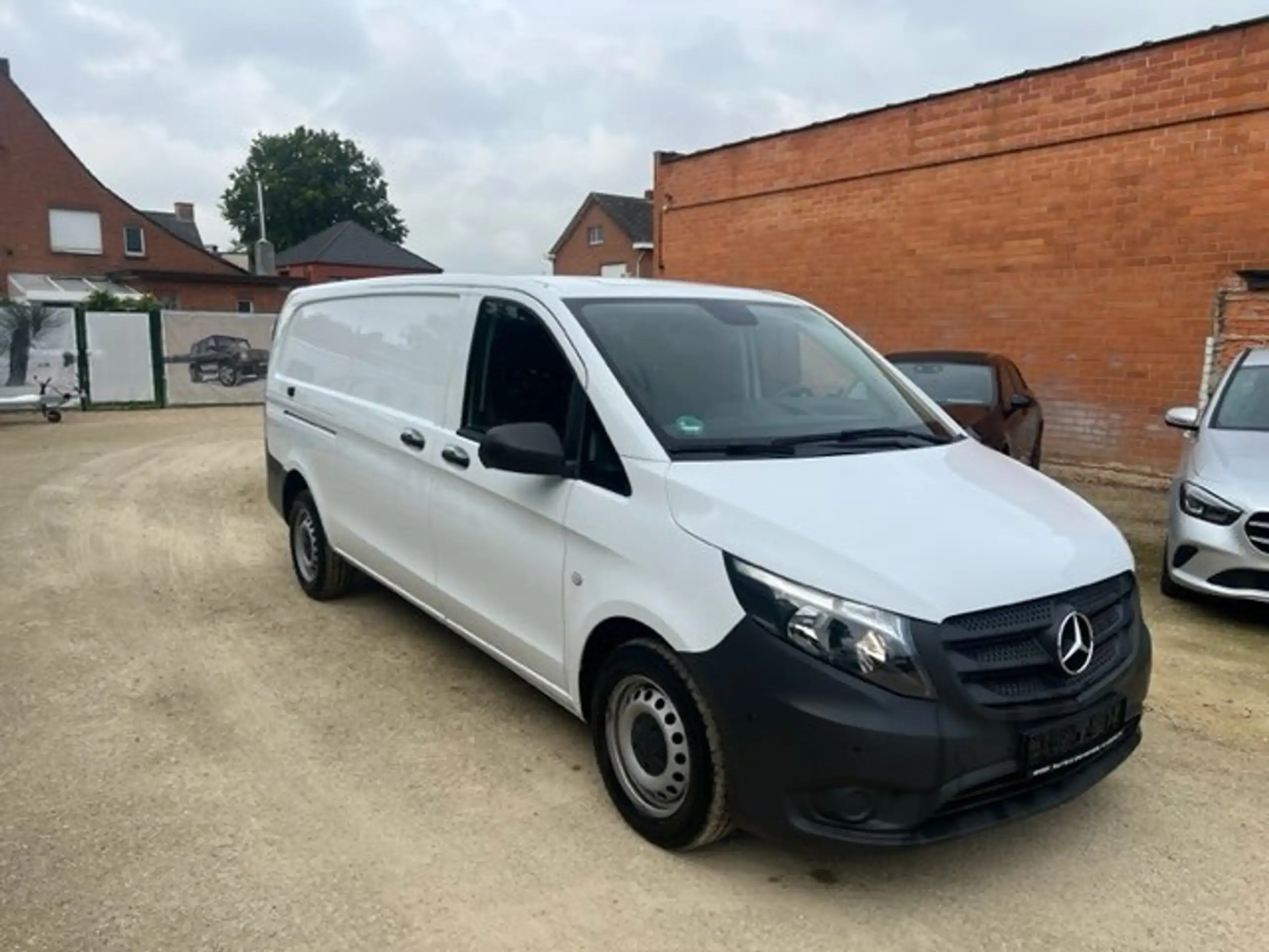 Mercedes-Benz - Vito