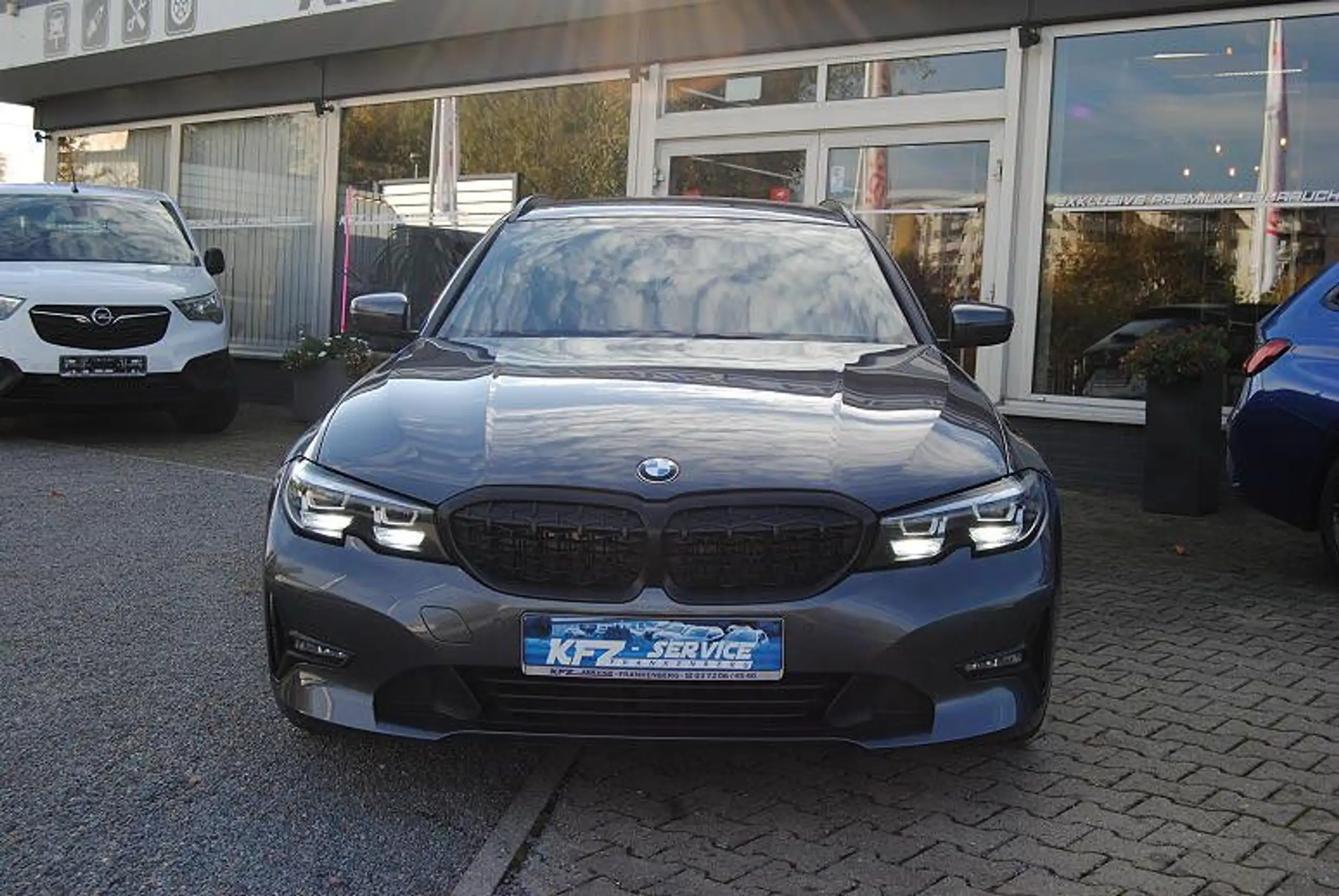 BMW - 318