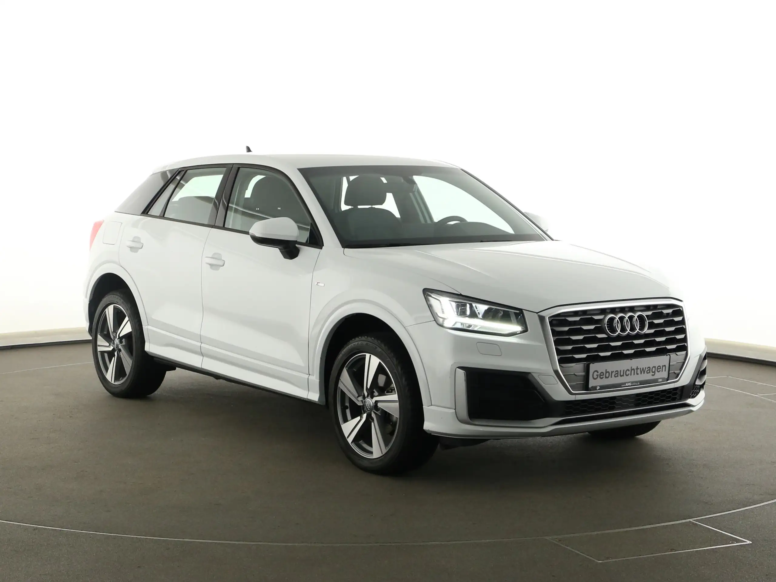 Audi - Q2