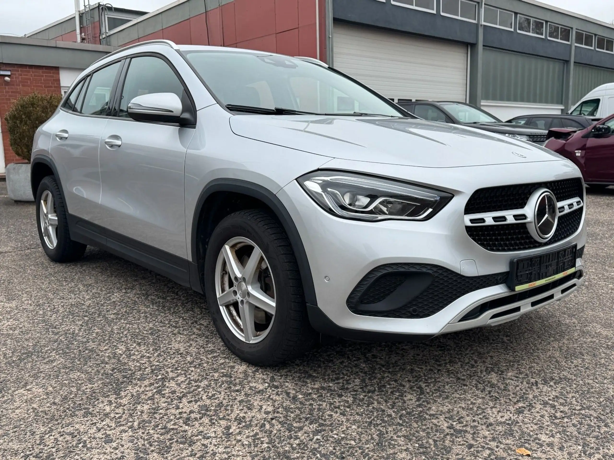 Mercedes-Benz - GLA 220