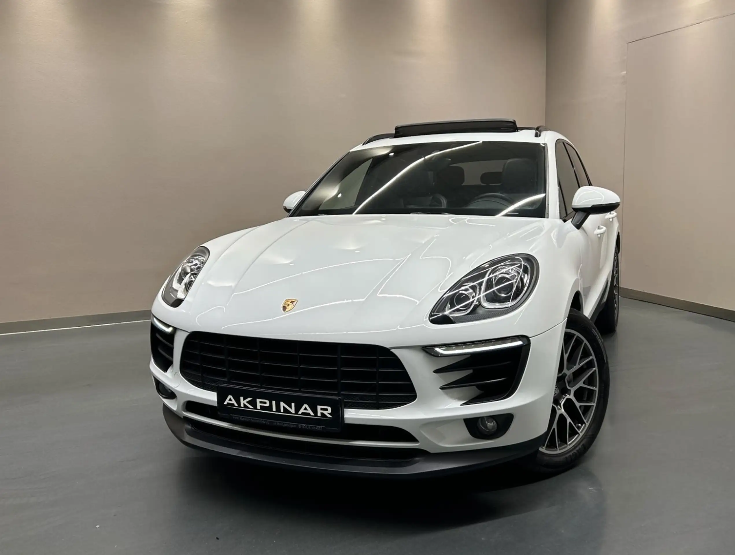 Porsche - Macan