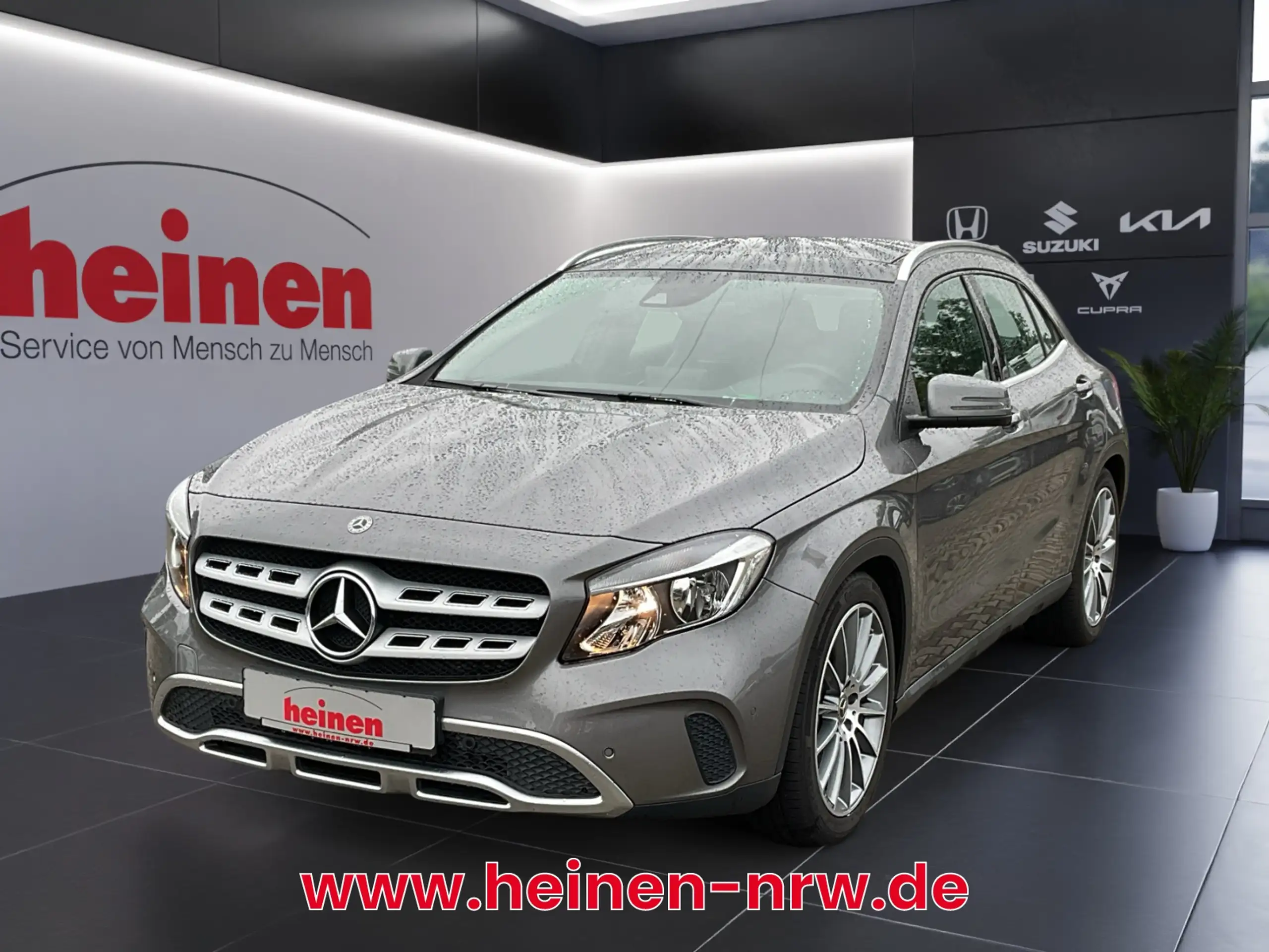 Mercedes-Benz - GLA 220