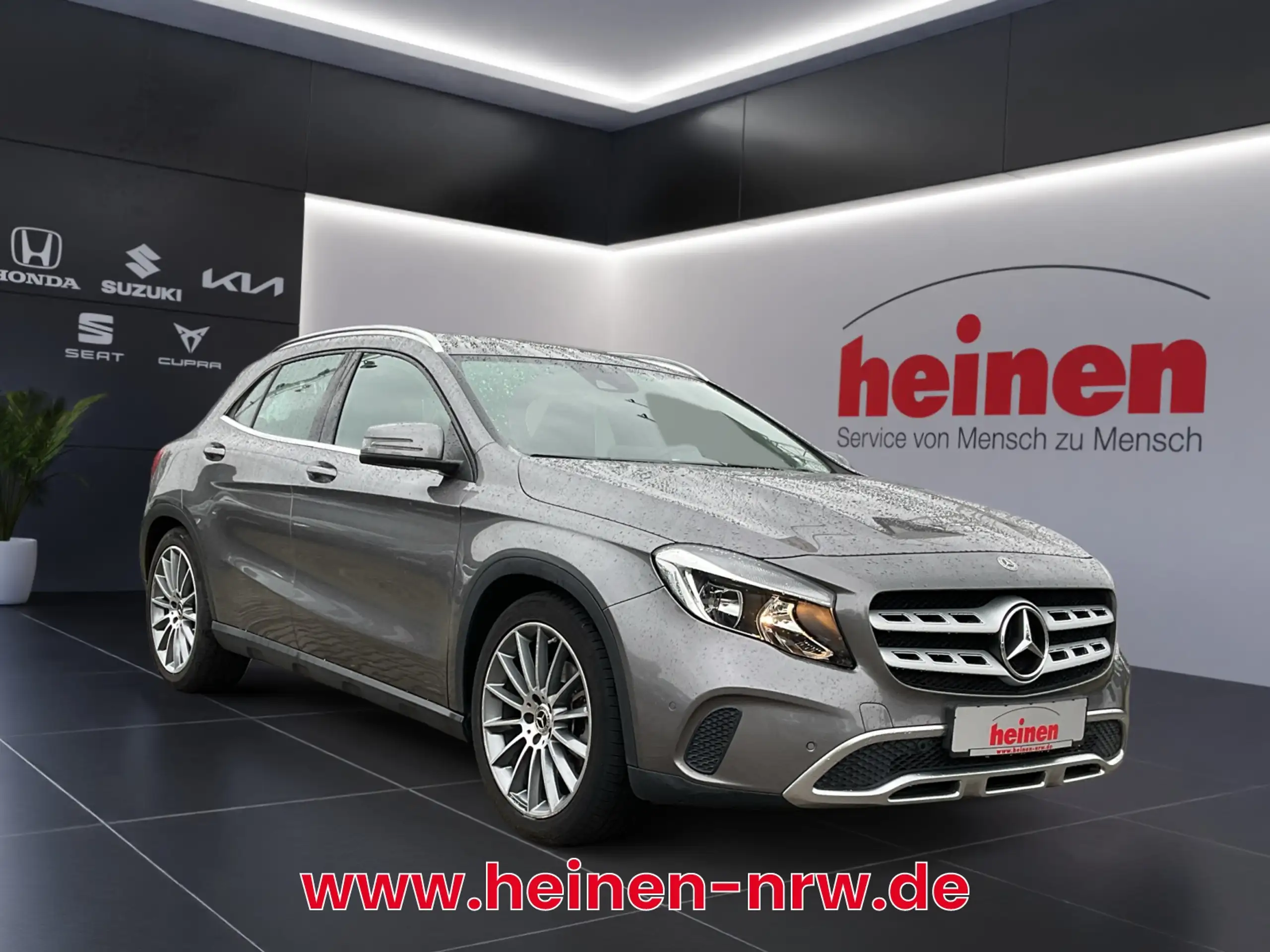 Mercedes-Benz - GLA 220