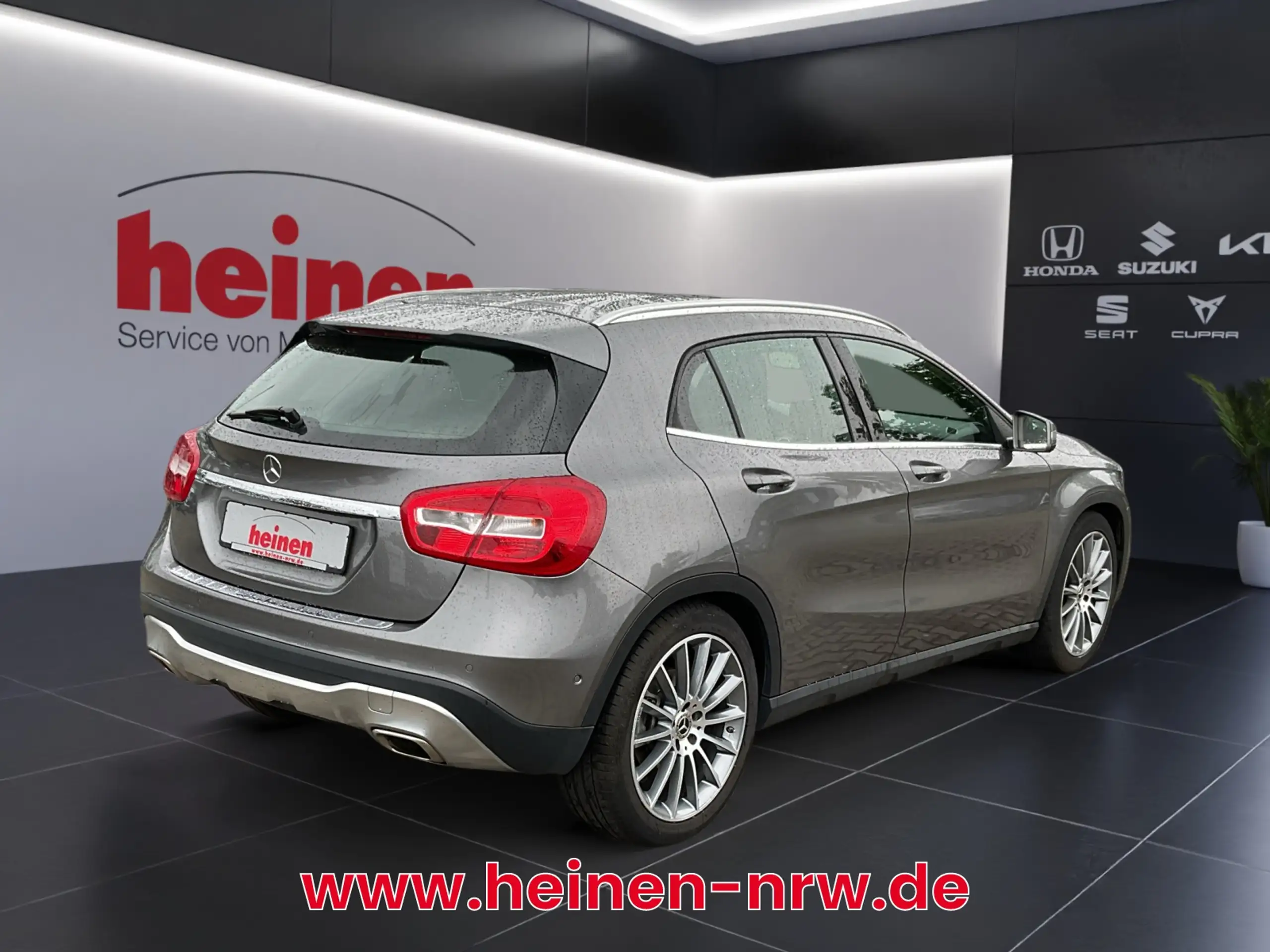 Mercedes-Benz - GLA 220