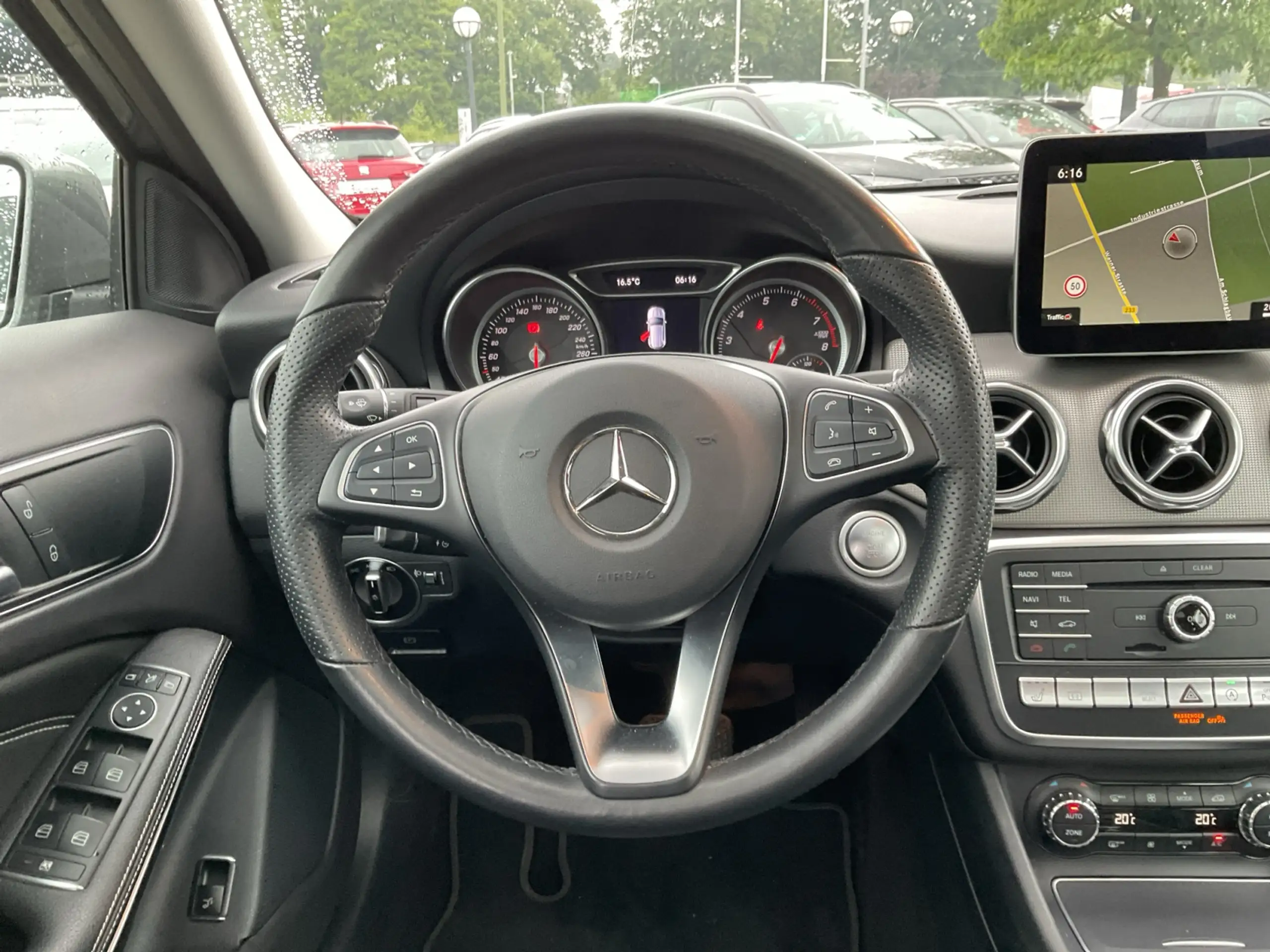 Mercedes-Benz - GLA 220