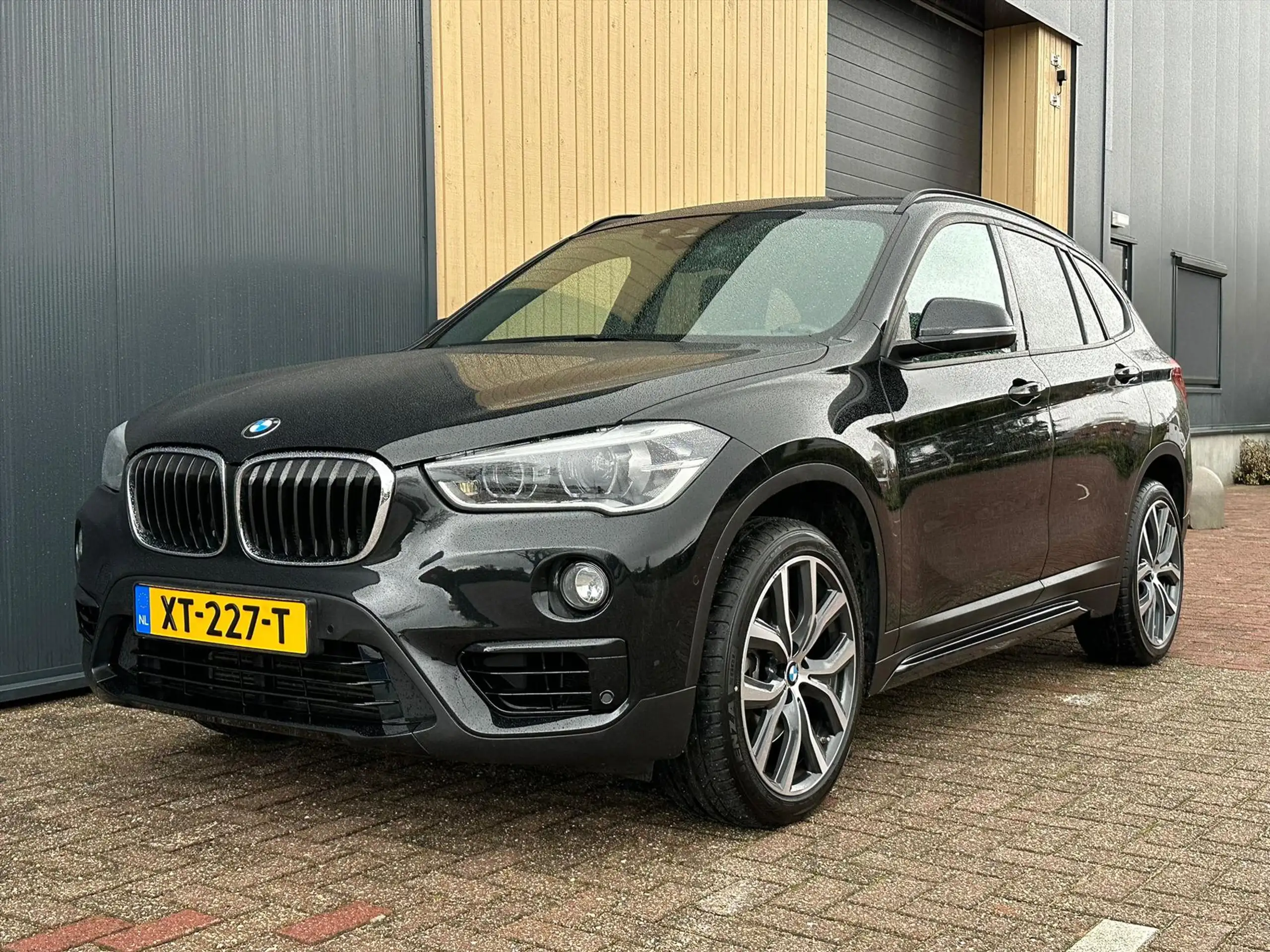 BMW - X1