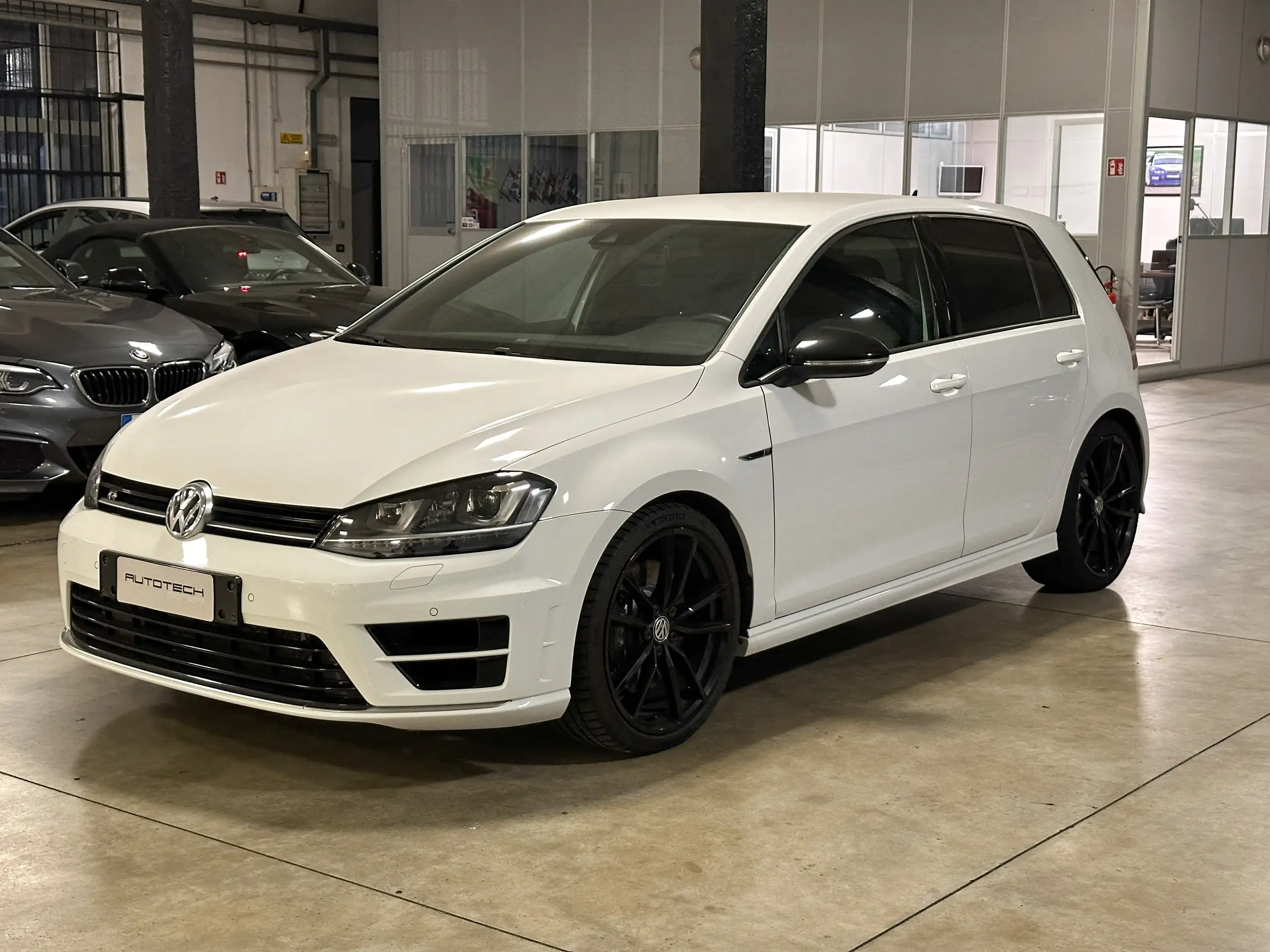 Volkswagen - Golf