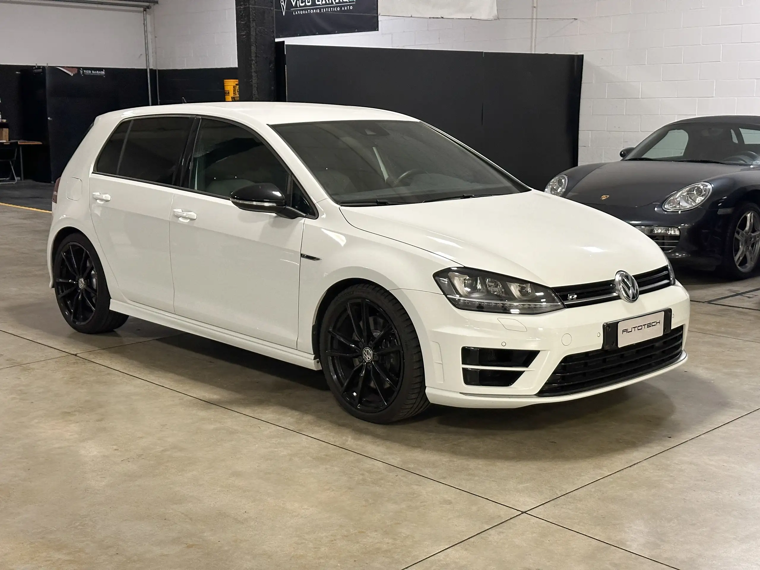 Volkswagen - Golf