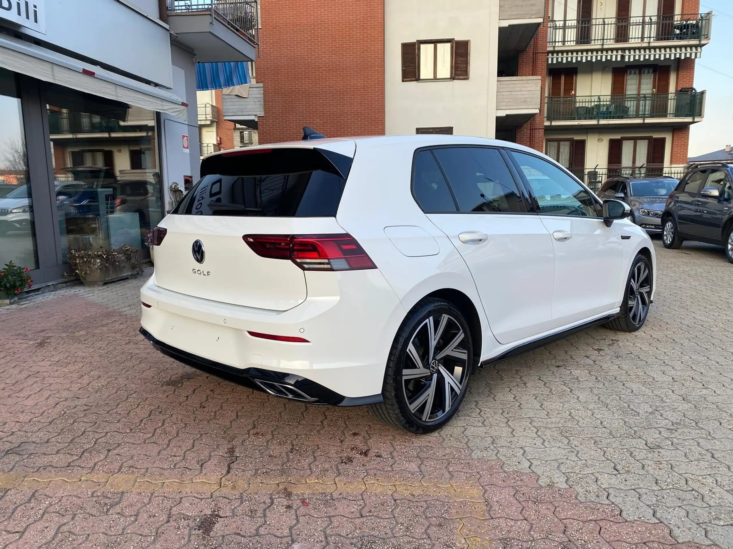 Volkswagen - Golf