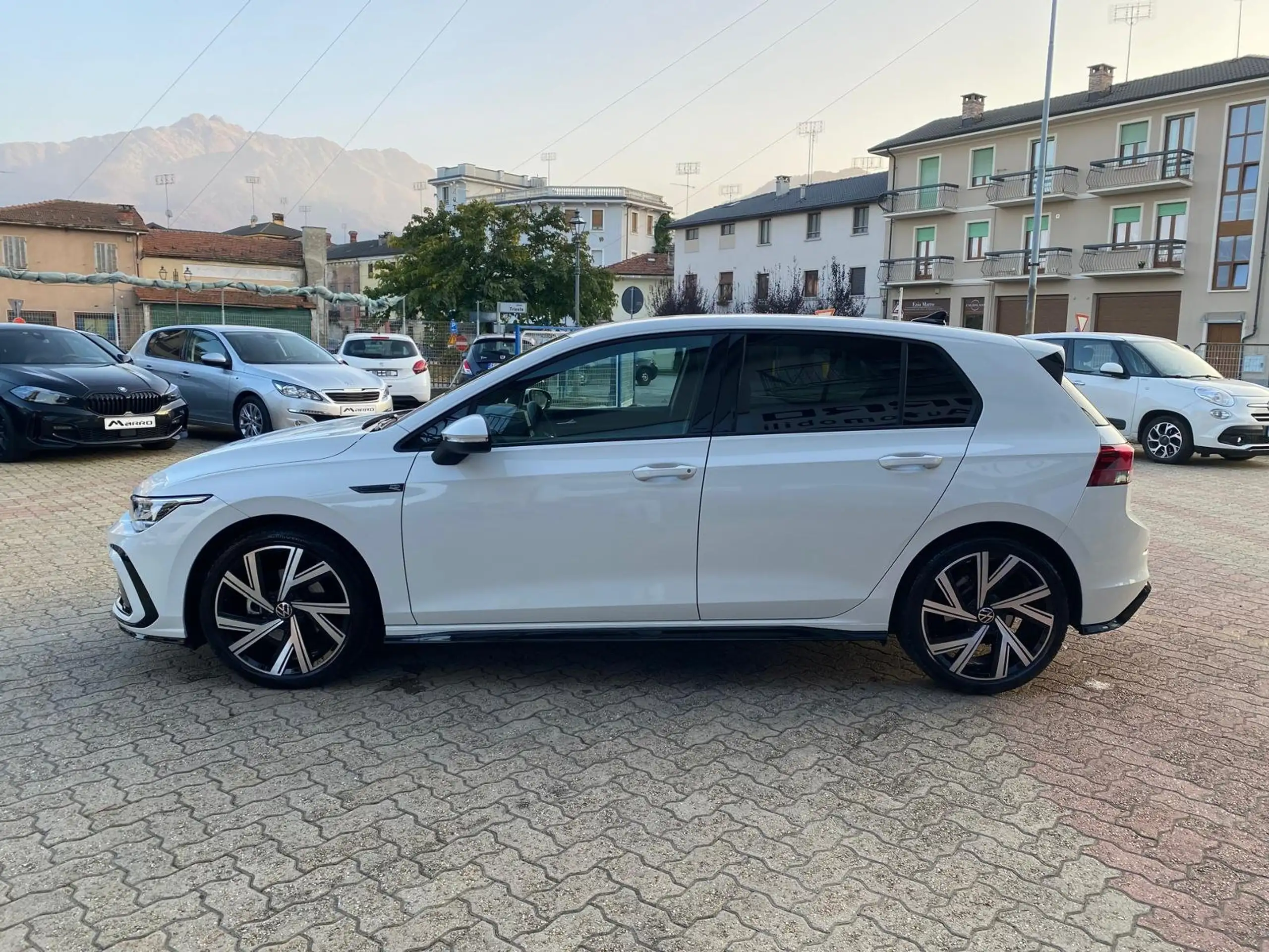 Volkswagen - Golf