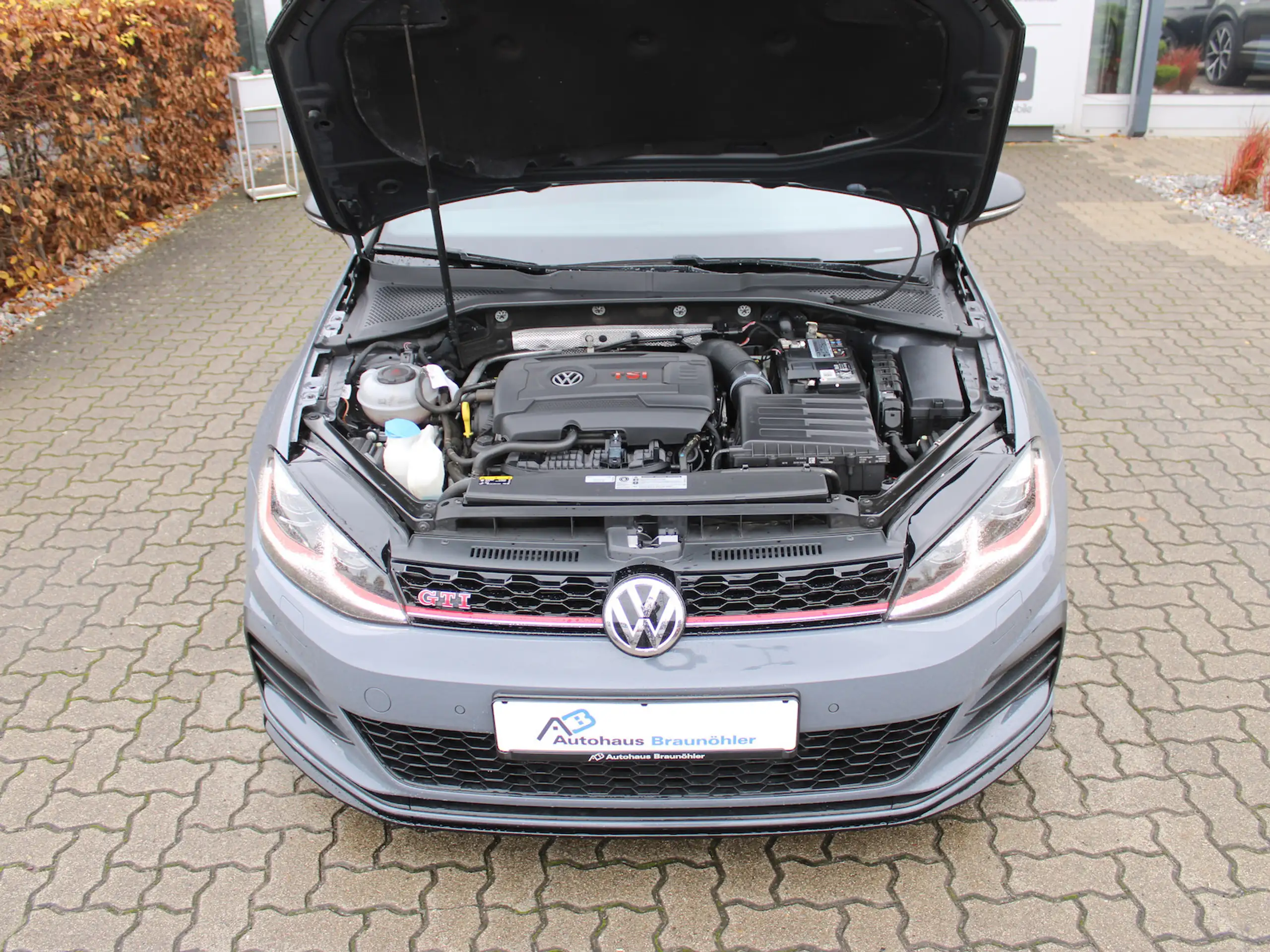 Volkswagen - Golf