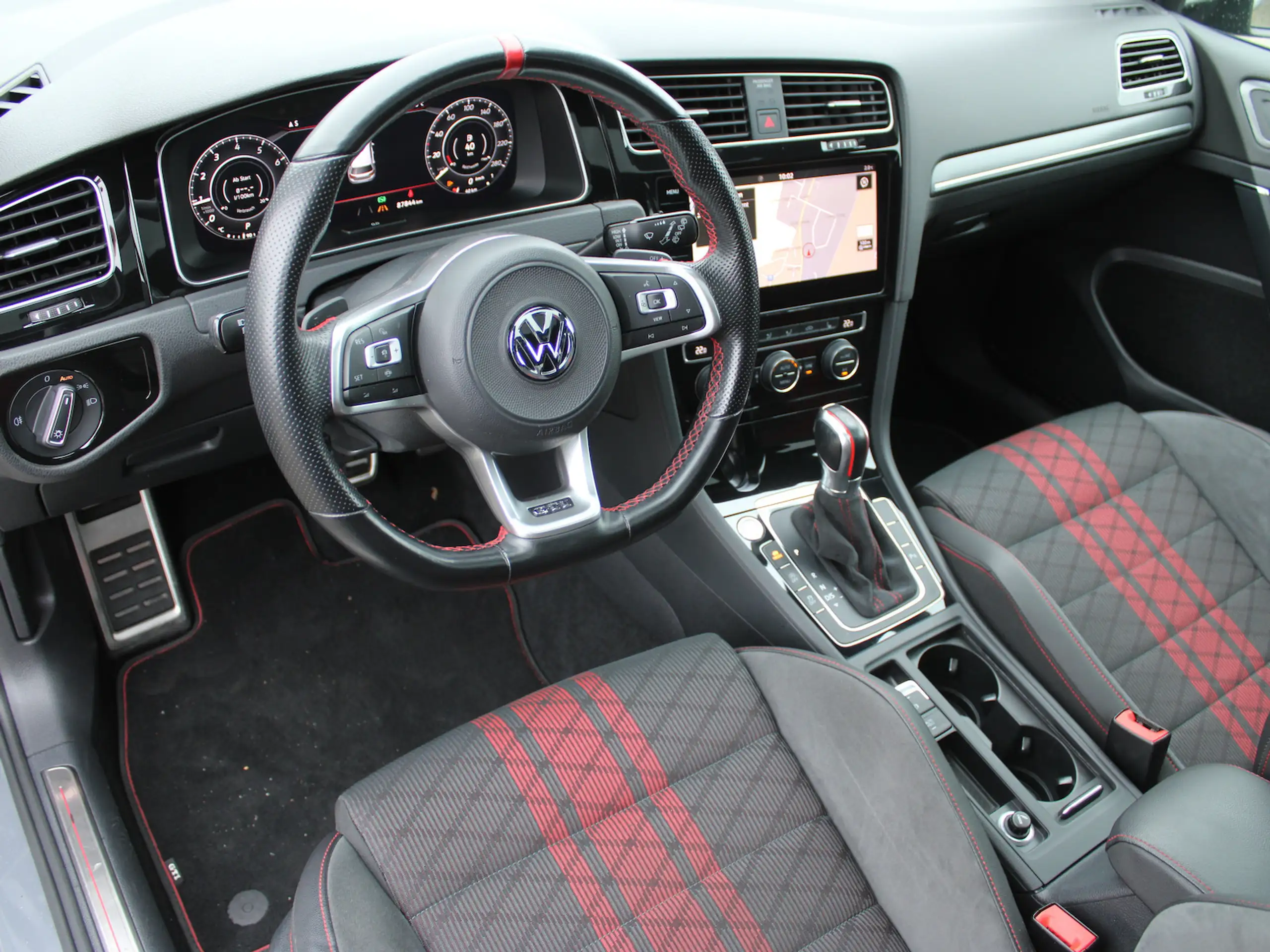 Volkswagen - Golf