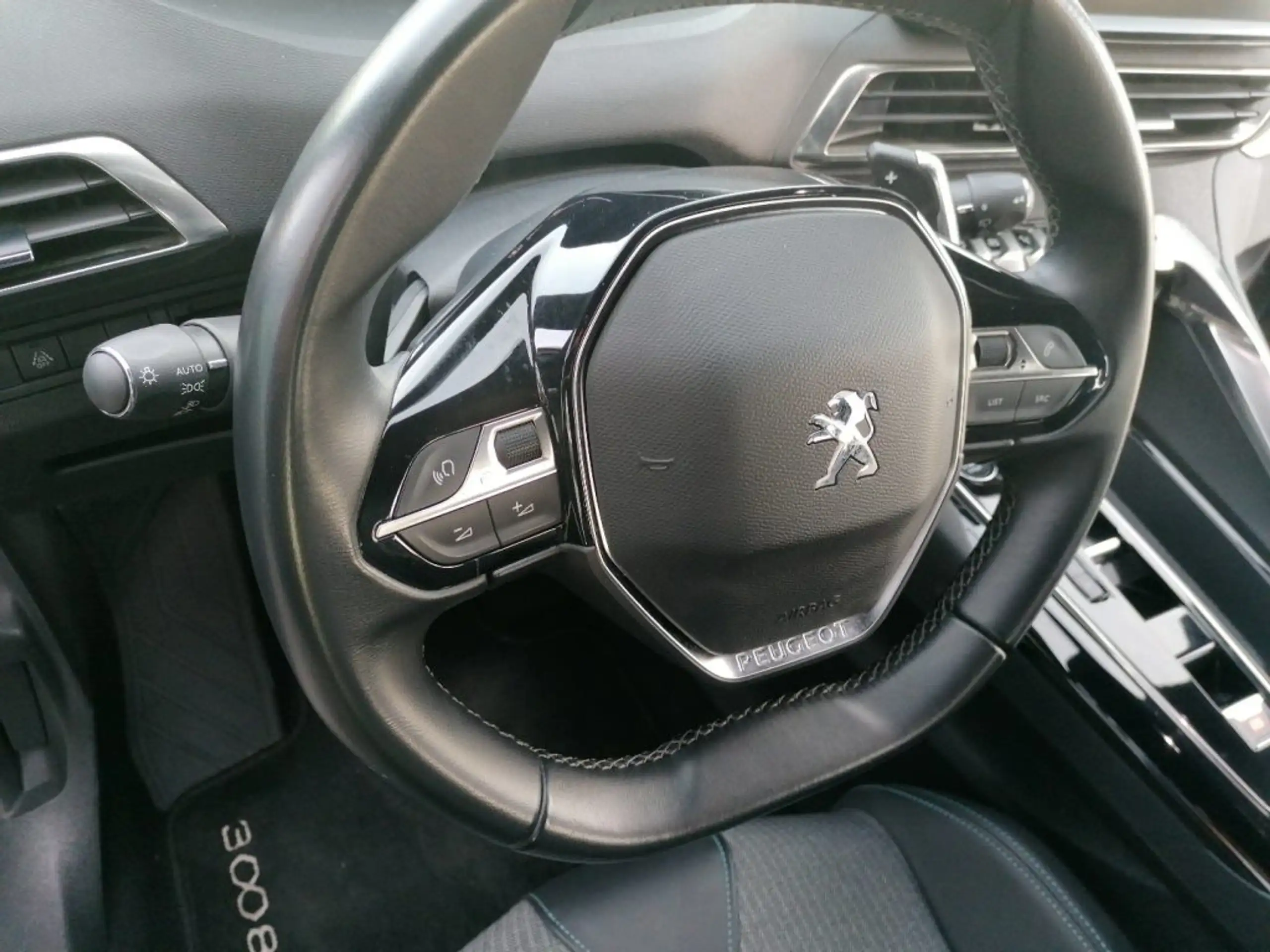 Peugeot - 3008