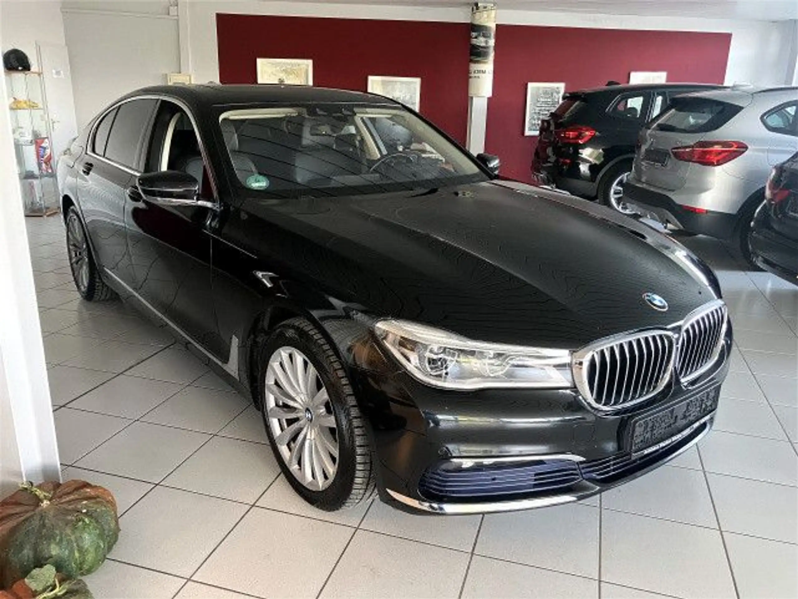 BMW - 730